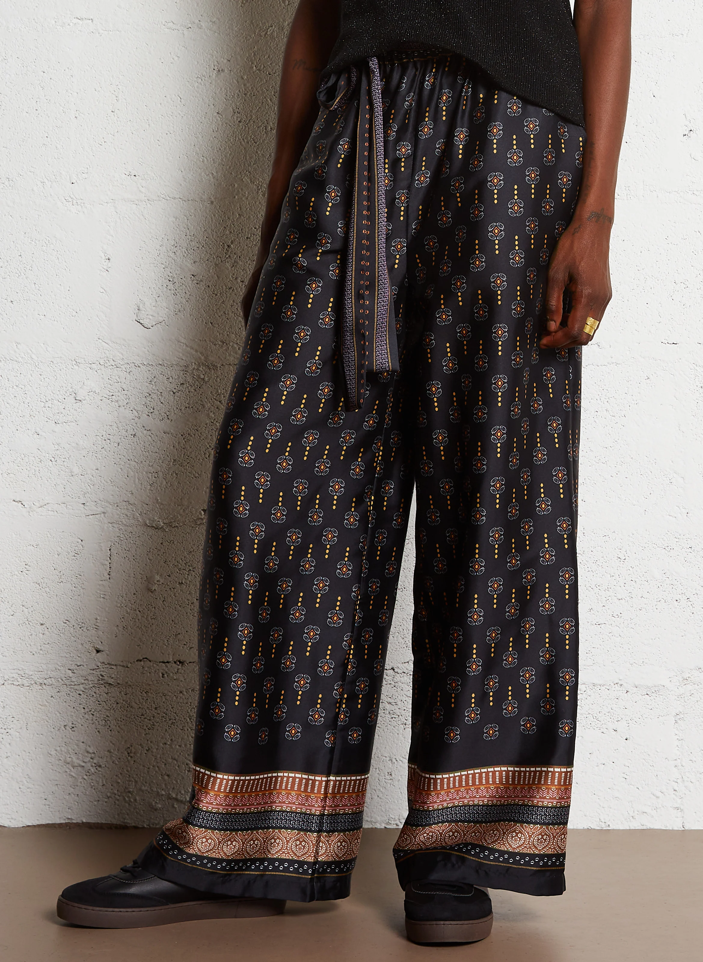 PATNA - Pantalon large imprimé | Noir