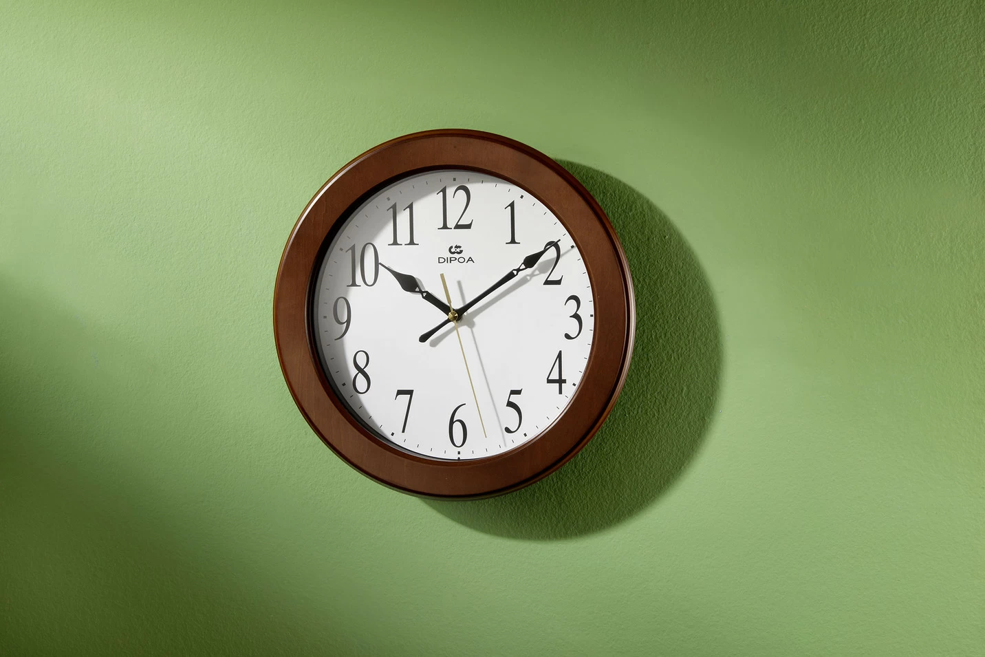 Hochwertige Wanduhr aus Holz
