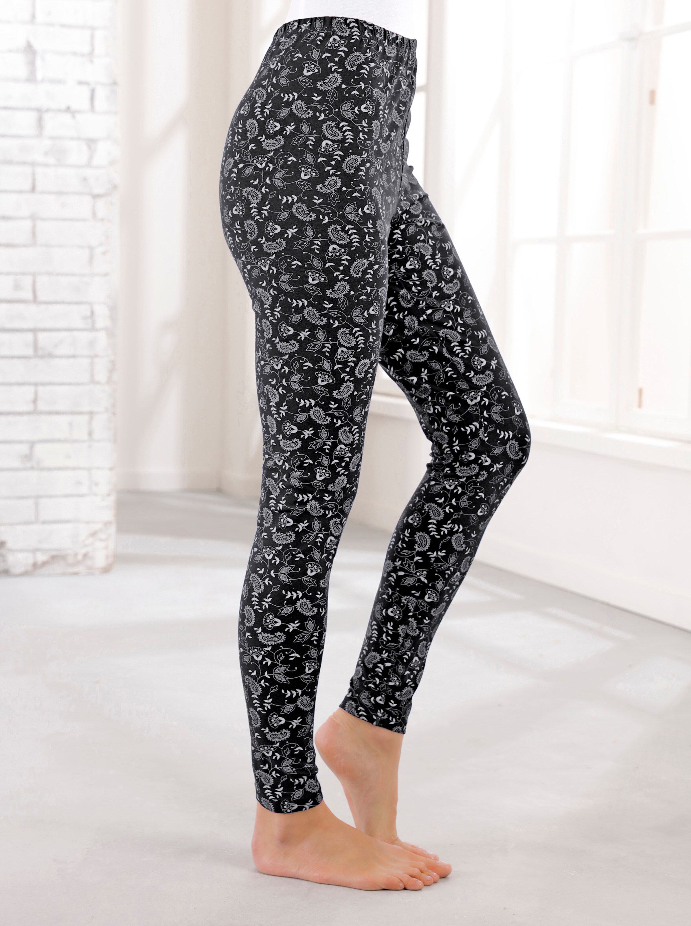 Leggings in schwarz + schwarz-bedruckt