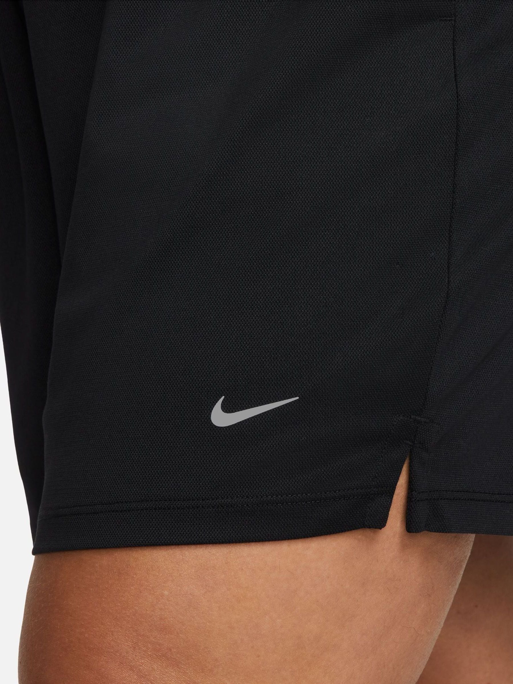 Nike Curve Dri-FIT Attack 5 Inch Shorts