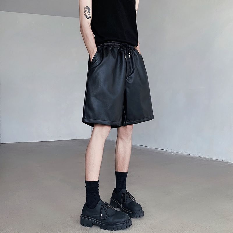 Freehop - Effen imitatieleren shorts met trekkoord in de taille