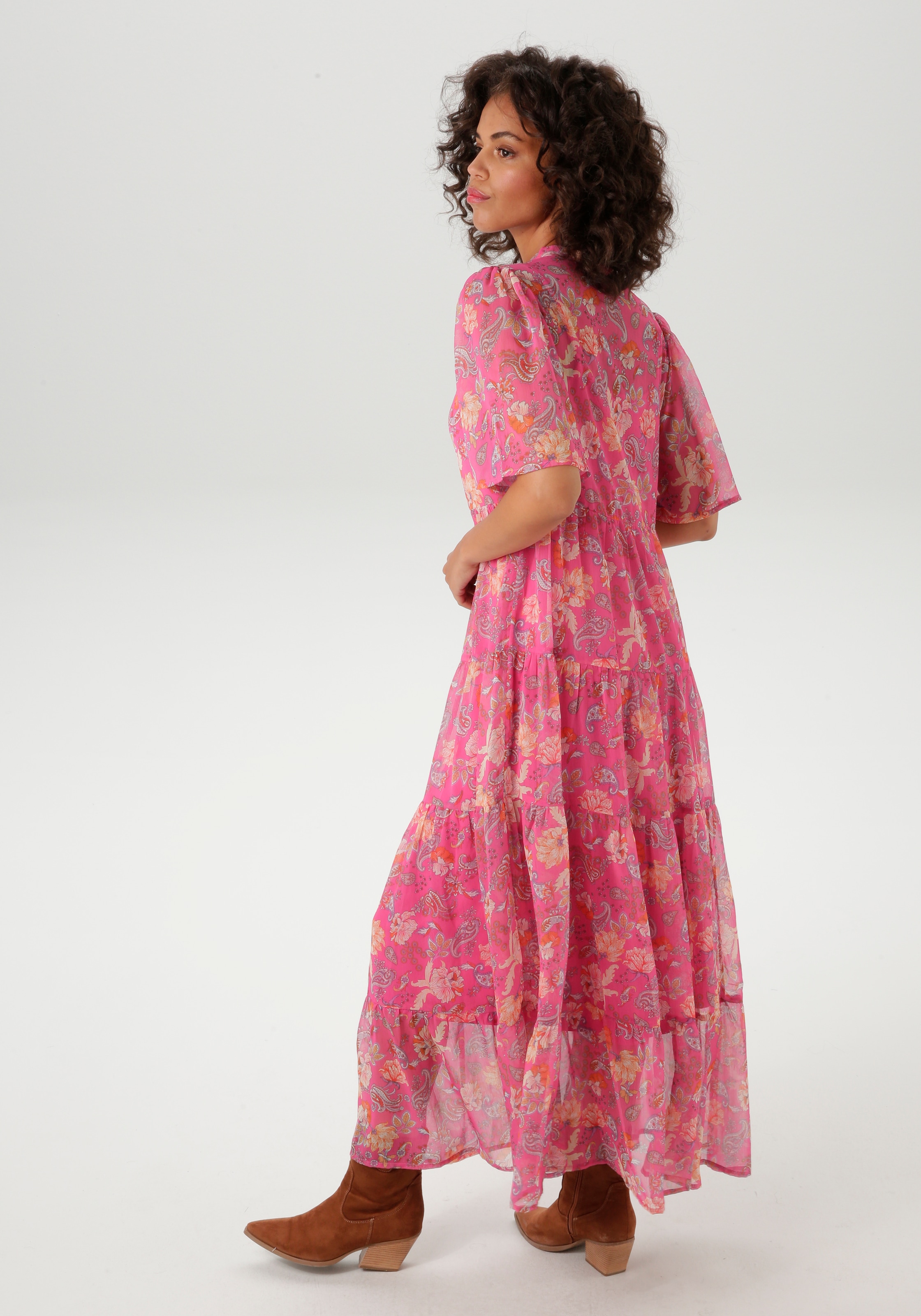 Aniston CASUAL Sommerkleid mit fantasievollem Blumen- und Paisley-Druck