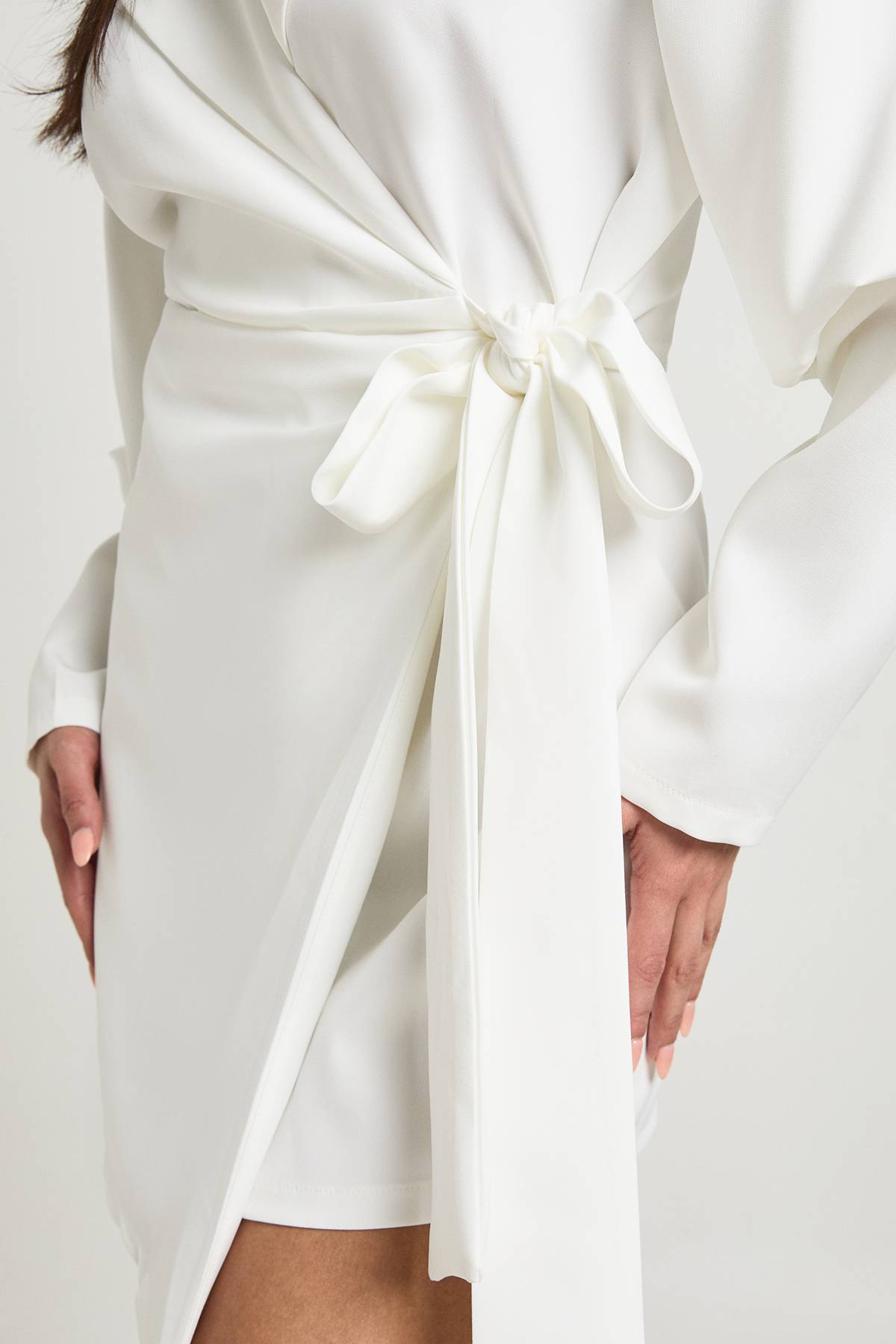 boohoo Robe Blazer À Manches Volumineuses Et Ceinture Nouée À La Taille