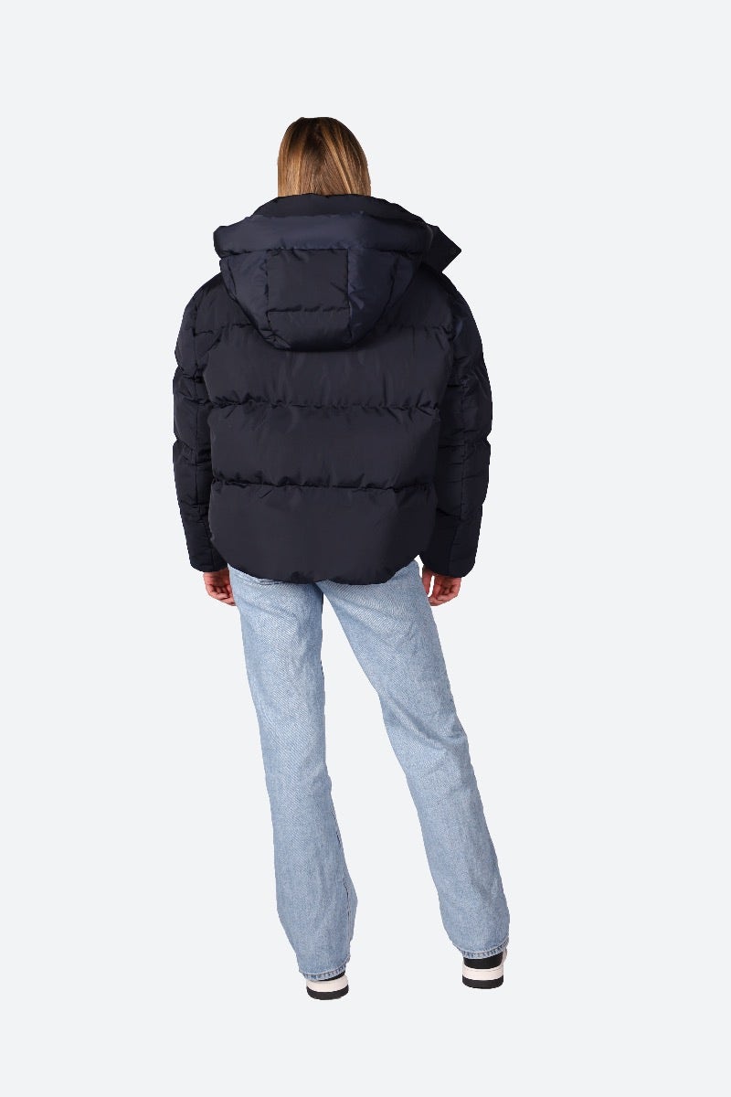 be:at:  Aurelia Lifestyle Jacket