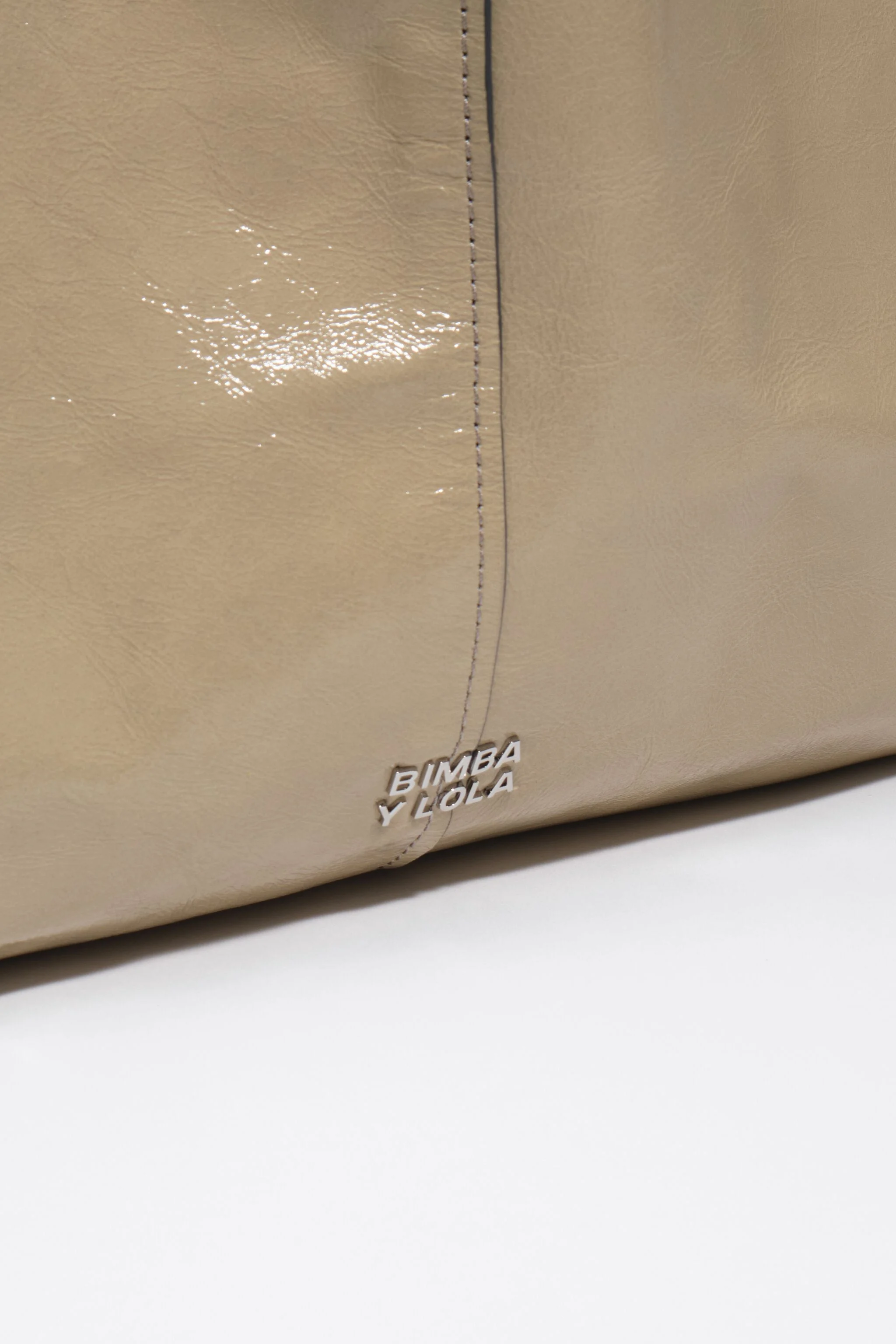 Bolsa maxi shopper em couro verde-sálvia brilhante