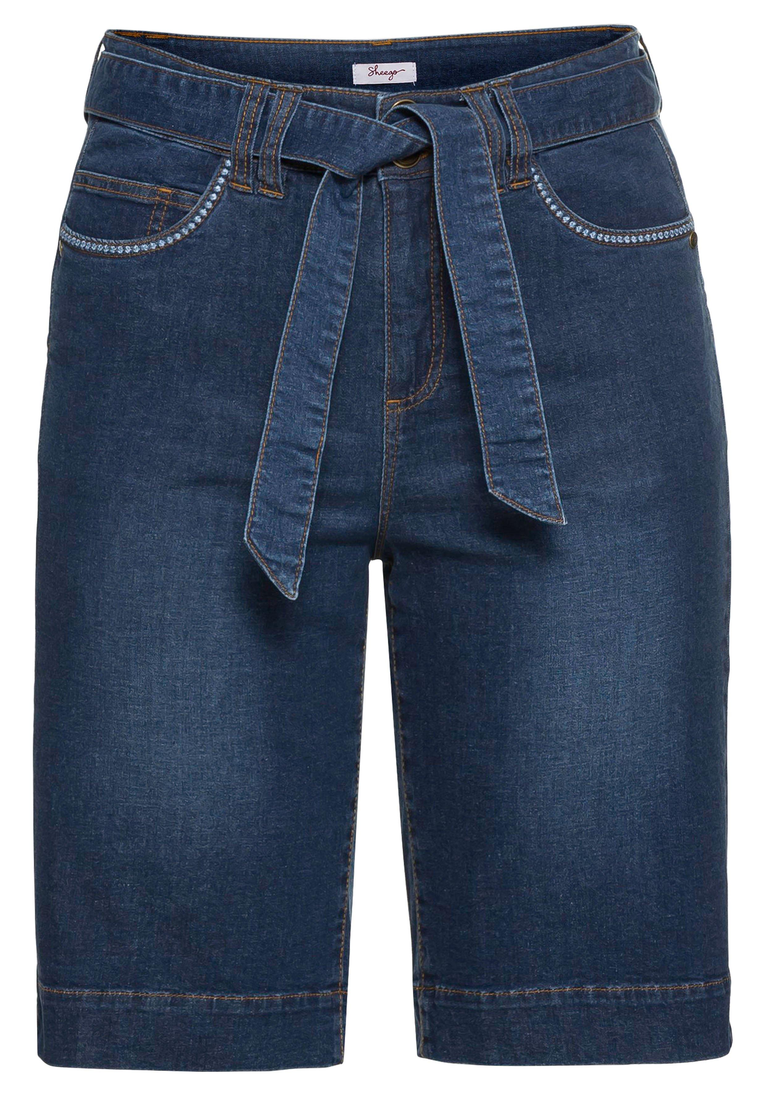 Jeansbermudas mit breitem Bund und Bindegürtel