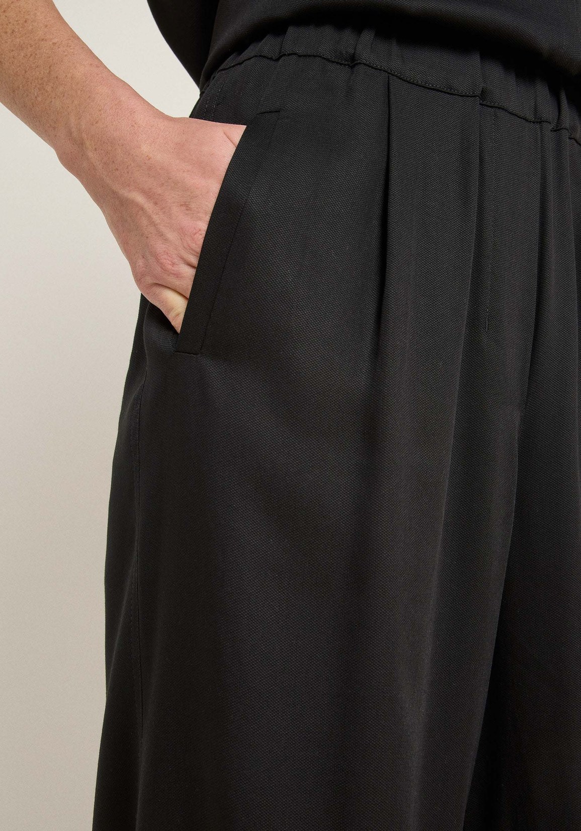 Lanius Hose mit weitem Bein Black