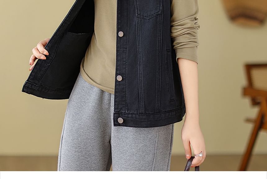 Frigga - Gewassen denim vest met knoopjes