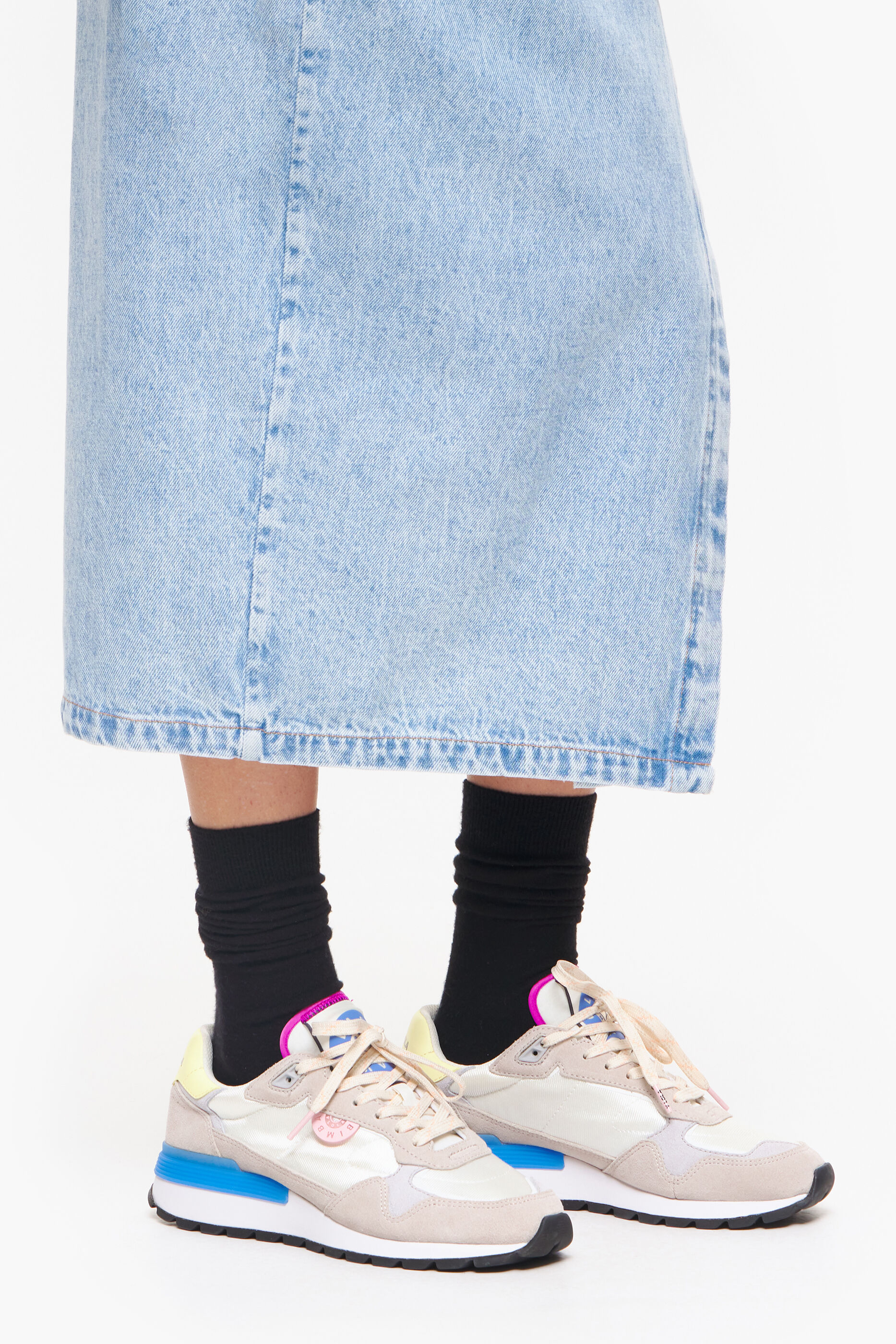 calça esportiva branca