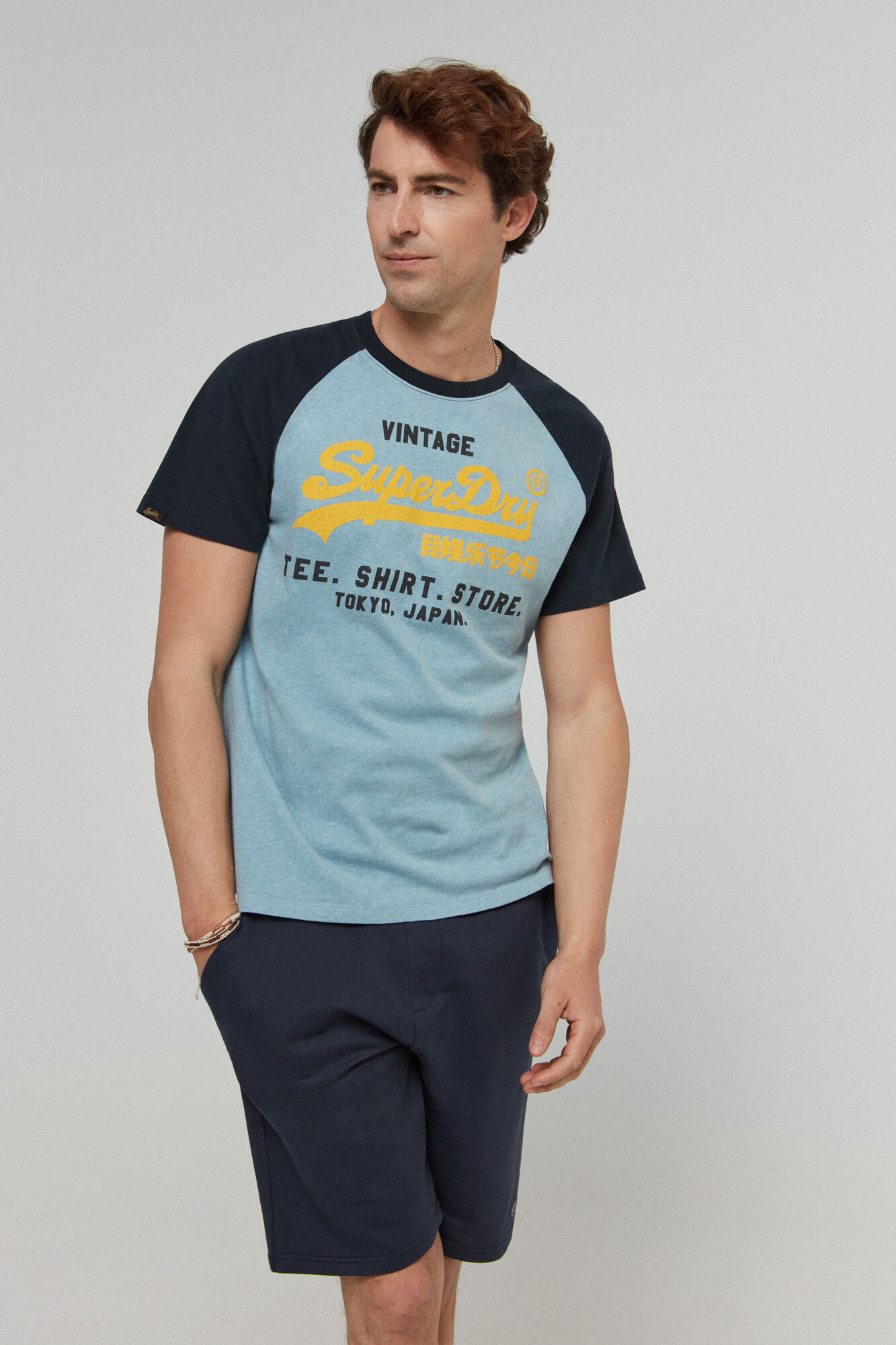 Camiseta raglan de algodão orgânico com logo vintage - azul índigo