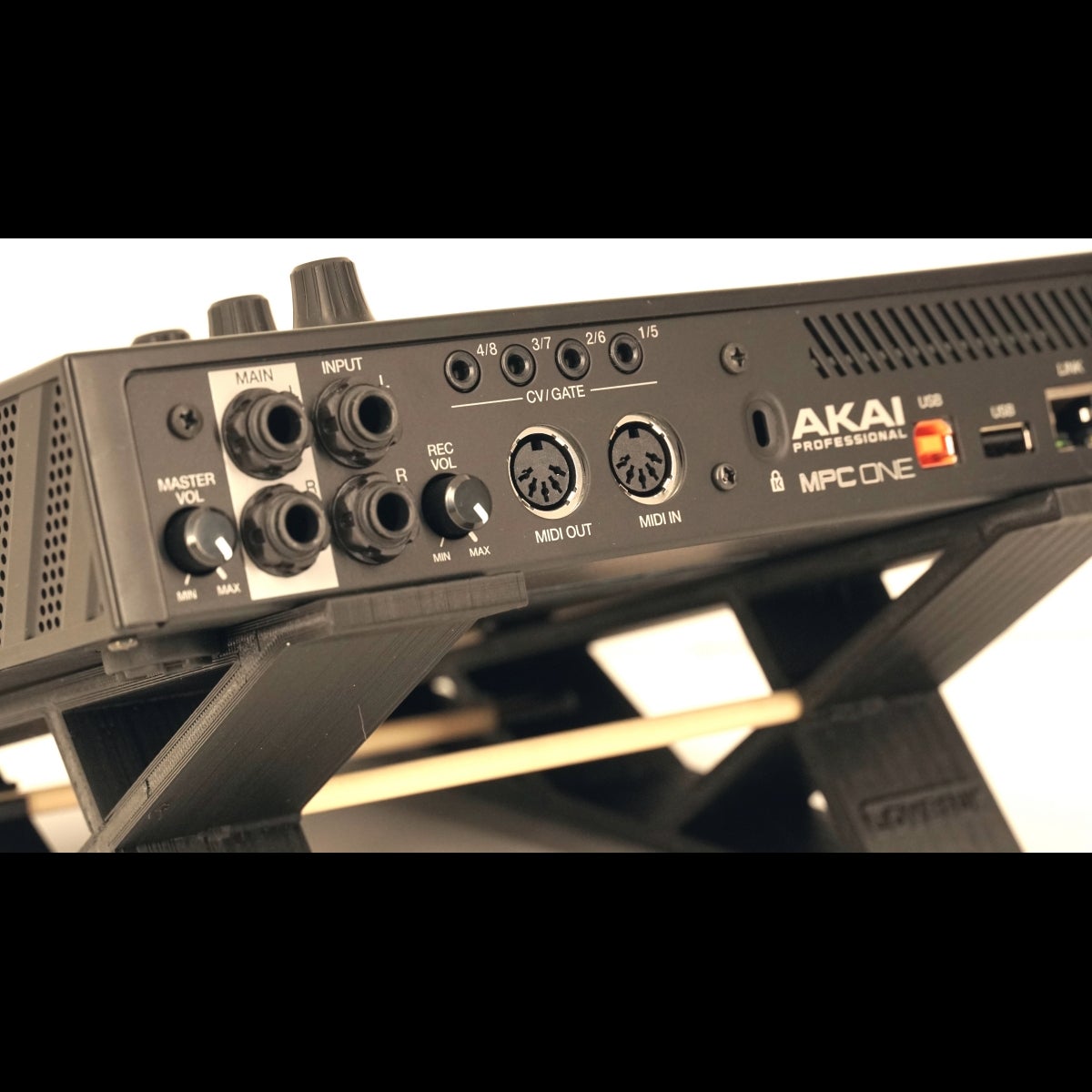 Coverup desktop statief voor Akai MPC One