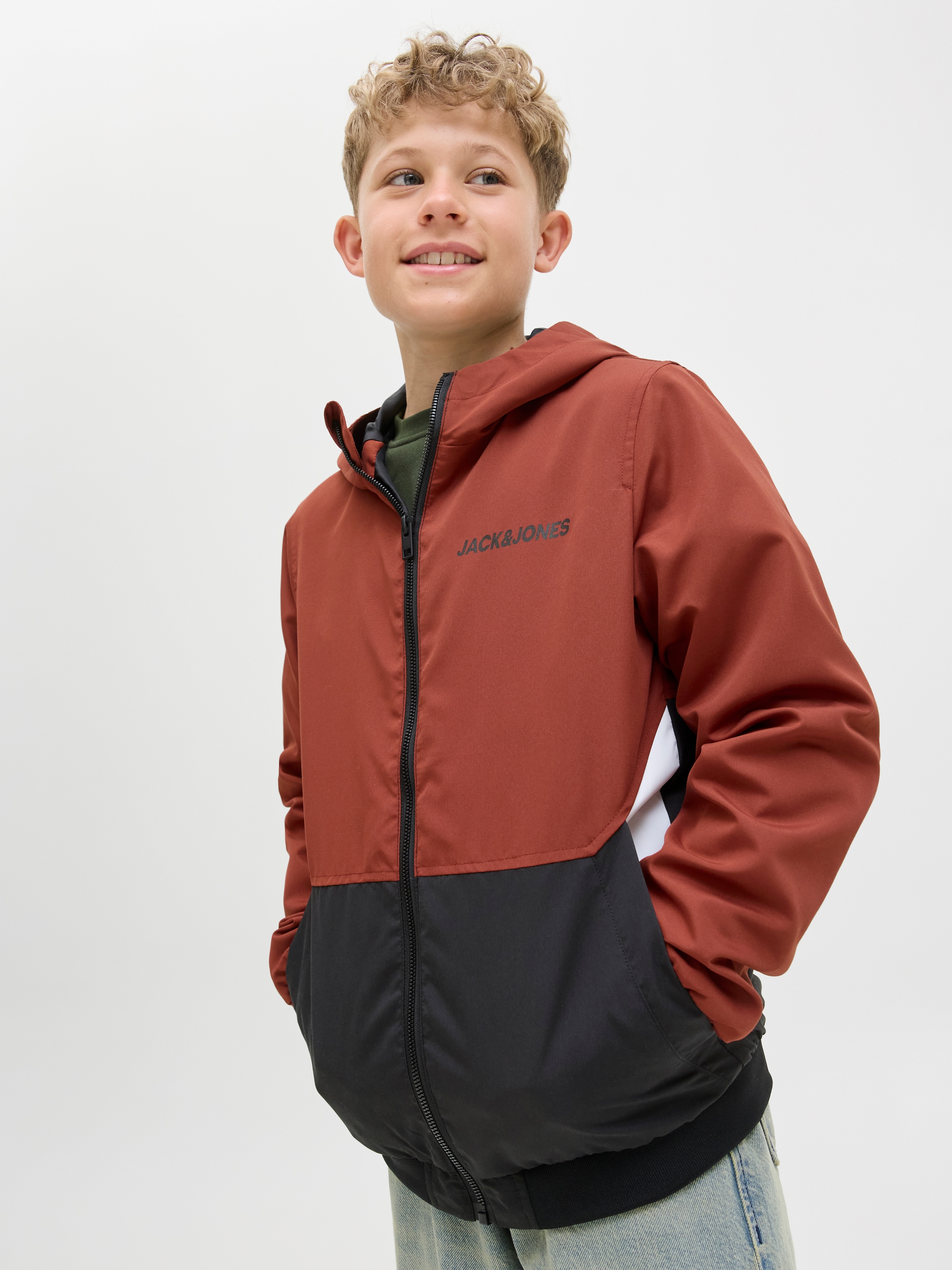 Jack & Jones Junior Outdoorjacke »JJERUSH wasserabweisend, mit Kapuze, mattes Finish« mit Kapuze colorblocking, modisch, regular fit, Kapuze