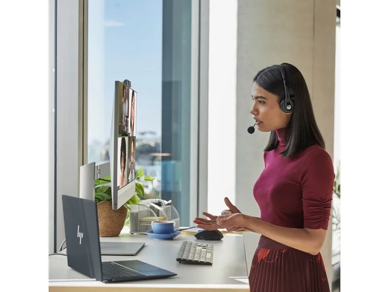 HP EliteOne 870 G9 - Alt-i-én Core i7 i7-14700 / op til 5.4 GHz - vPro Enterprise - RAM 32 GB - SSD 512 GB - NVMe - UHD Graphics 770 - Gigabit Ethernet, IEEE 802.11ax (Wi-Fi 6E), Bluetooth 5.3 - Win 11 Pro - skærm: LED 27