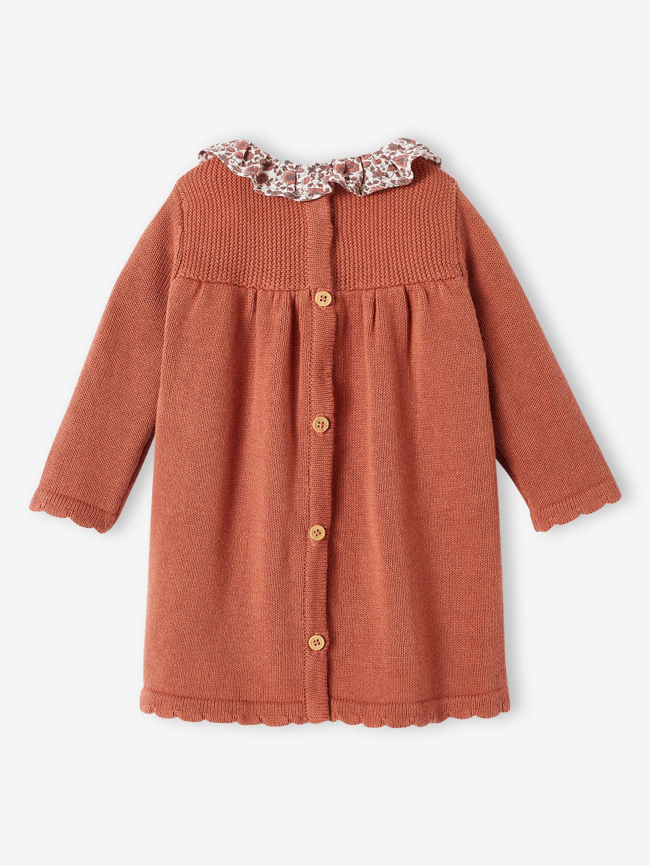 Vestido de tricô com flores no decote, modelo liso branco claro para bebê com estampas.