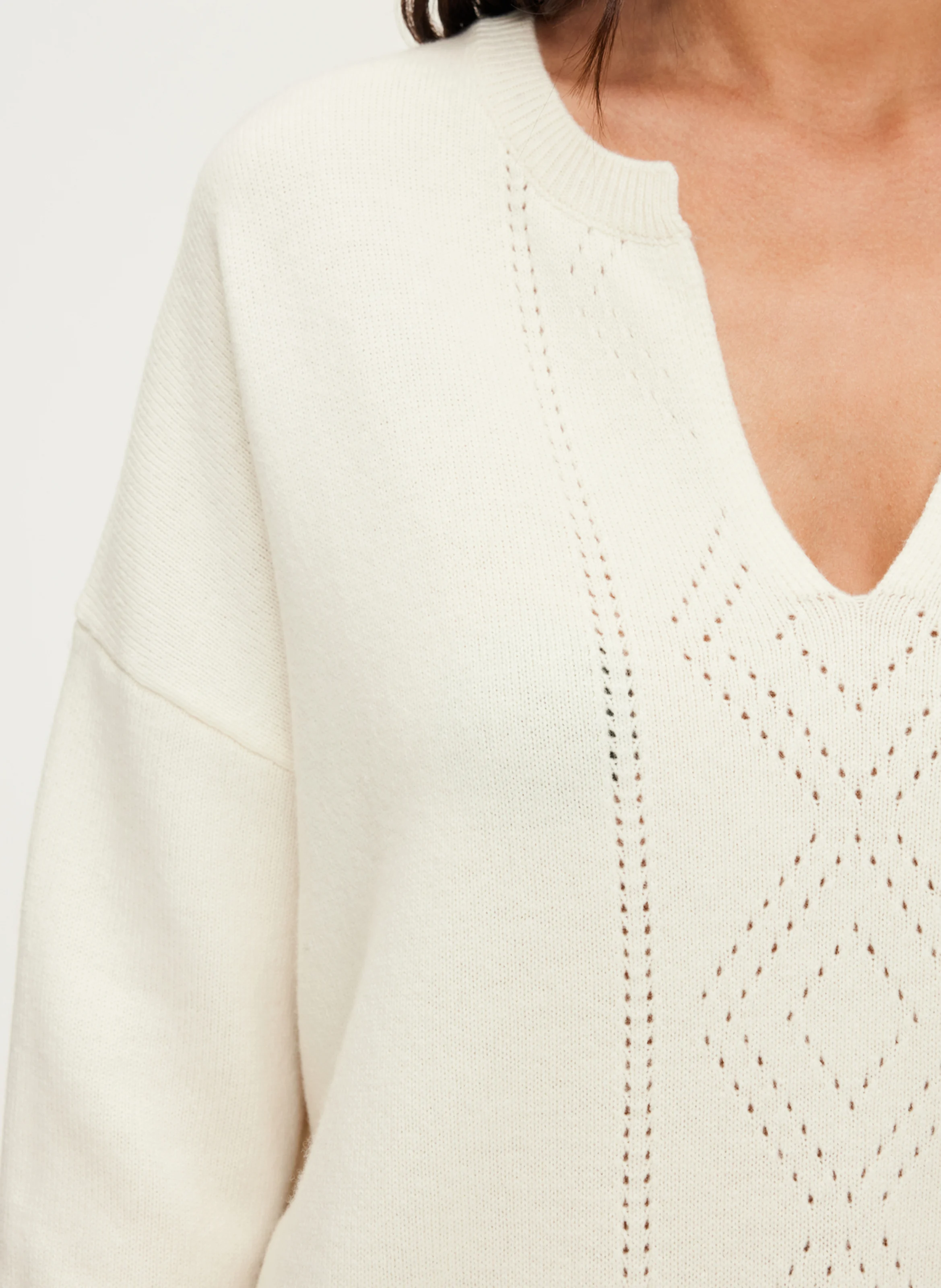 JULICIA - Pull droit col V en laine | Beige