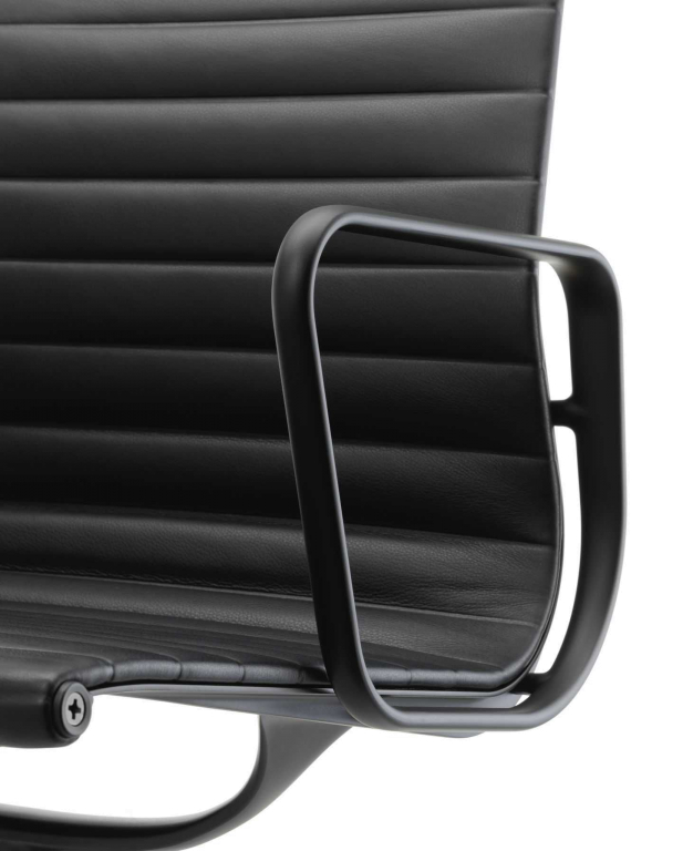 Vitra Aluminium Chair Black EA 108 Hopsak zwart