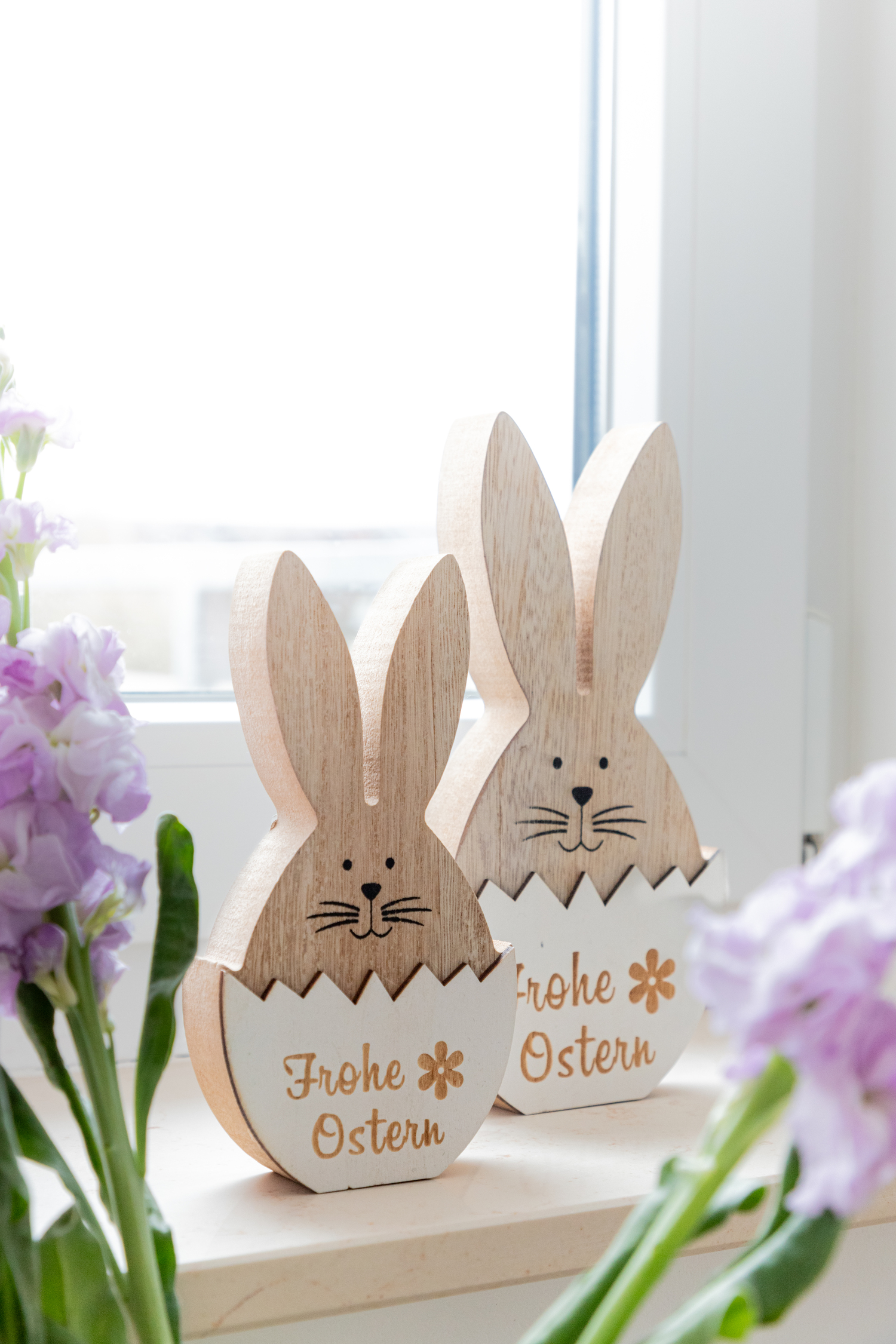 Osterhase in der Eierschale