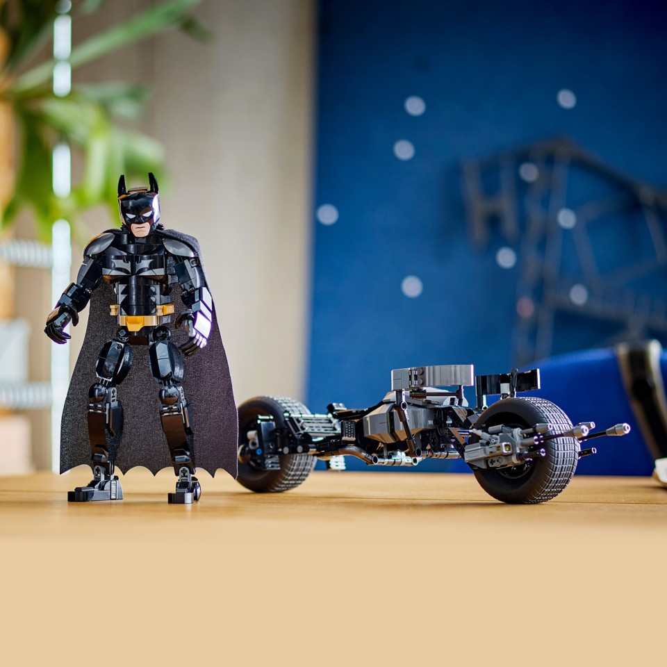 LEGO Super Heroes - Byg selv-figur af Batman™ og Batpod-motorcyklen (76273)