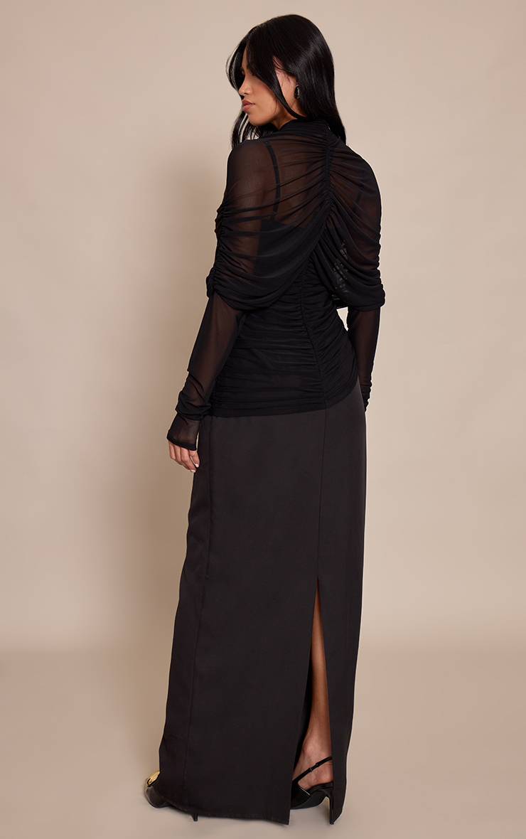 Noir Robe Longue À Manches Longues Avec Détail Cape