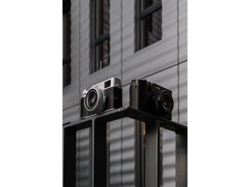 Fujifilm Fotokamera X100VI Schwarz Kompakte Digitalkamera mit anspruchsvollem Design und intuitiver Bedienbarkeit