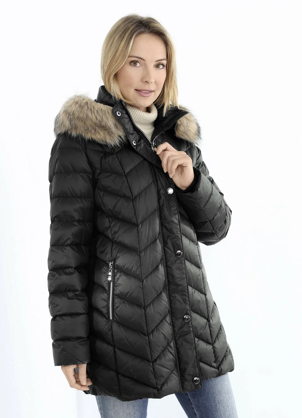 Daunenjacke mit abnehmbarer Kapuze