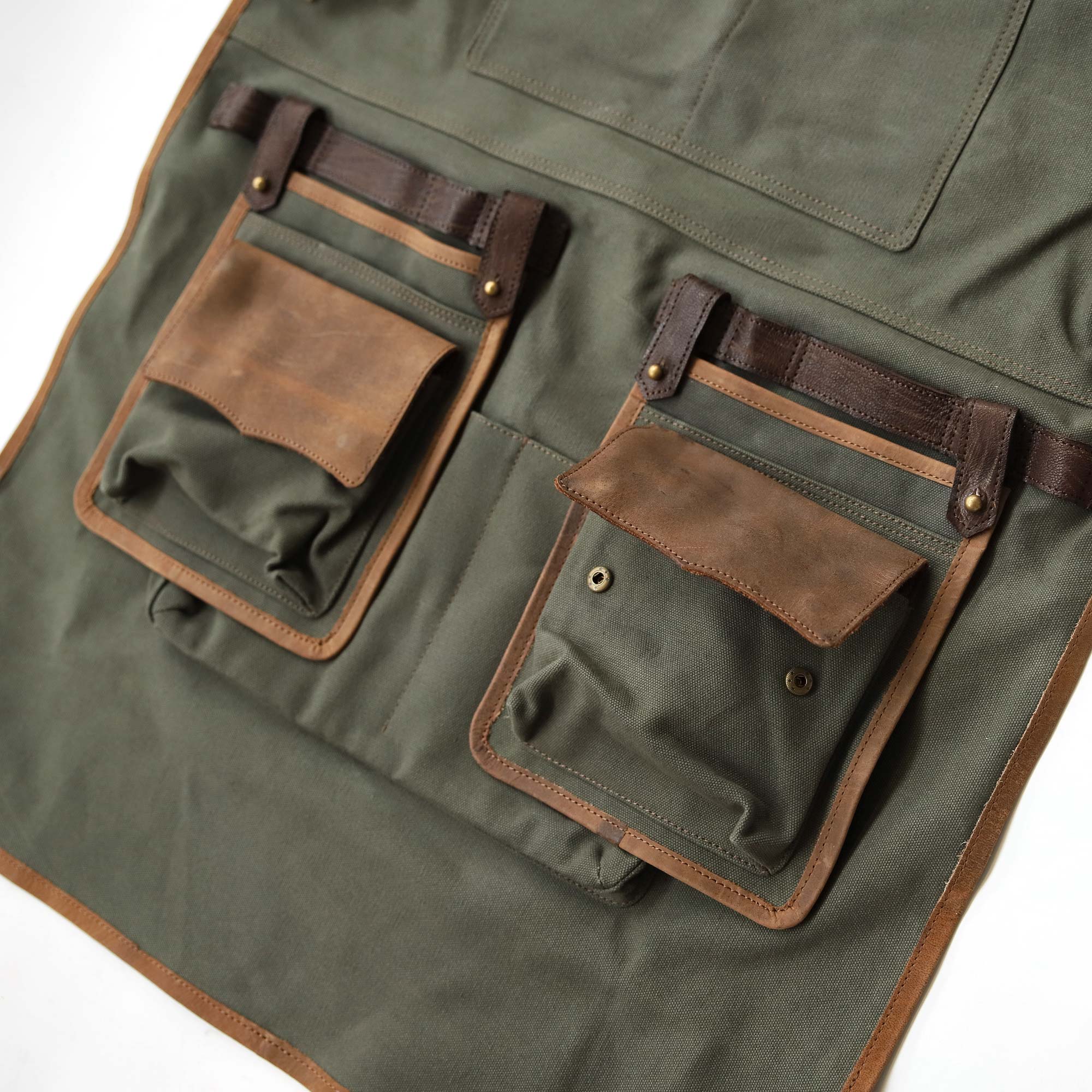 Schürze aus Canvas und Leder, oliv, H 83 cm, B 55 cm zu 68,00