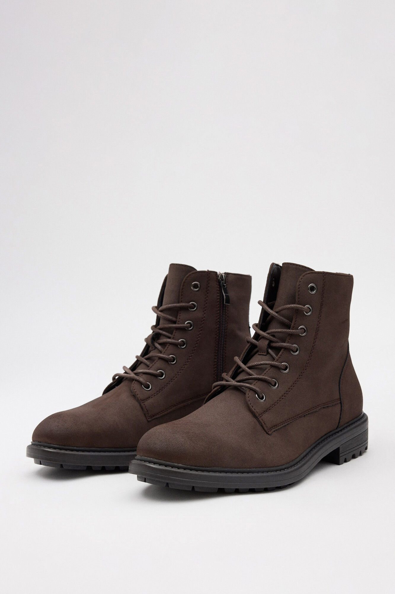 Bota clássica de amarrar