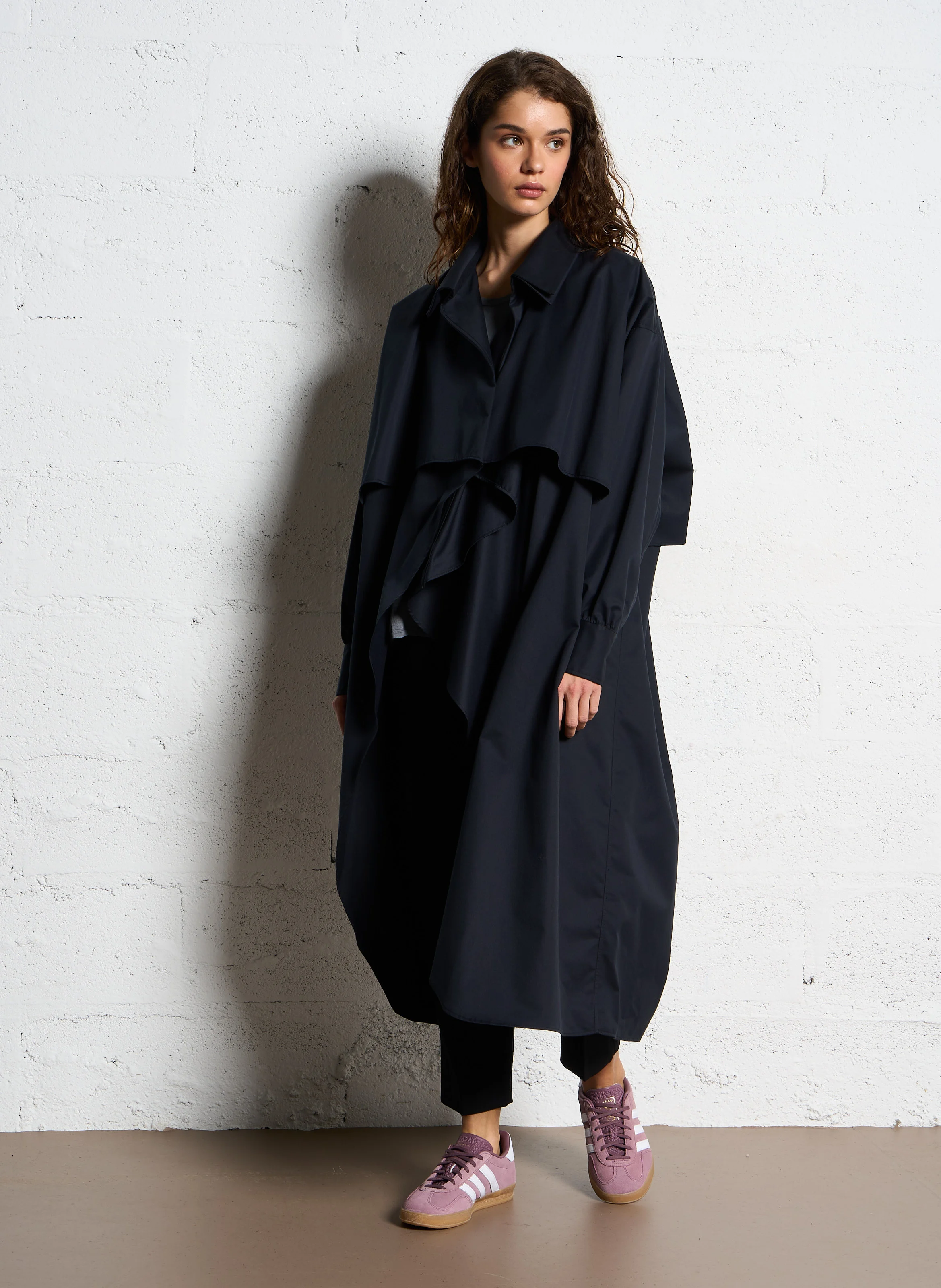 GEORGIA - Robe chemise mi-longue à col déstructuré en coton | Noir