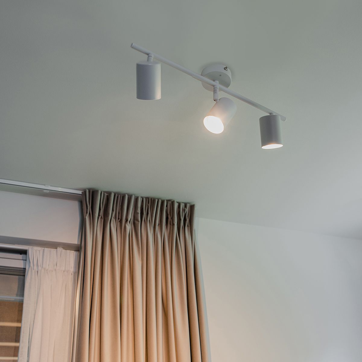 Moderne plafondspot wit 3-lichts kantelbaar - Jeana