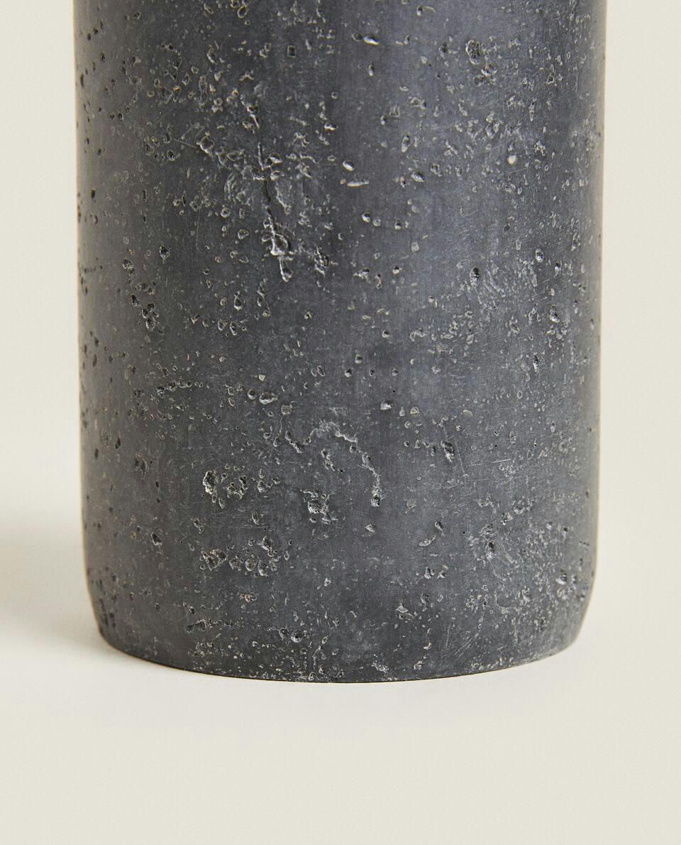 Conjunto de banheiro em resina preta com efeito pedra