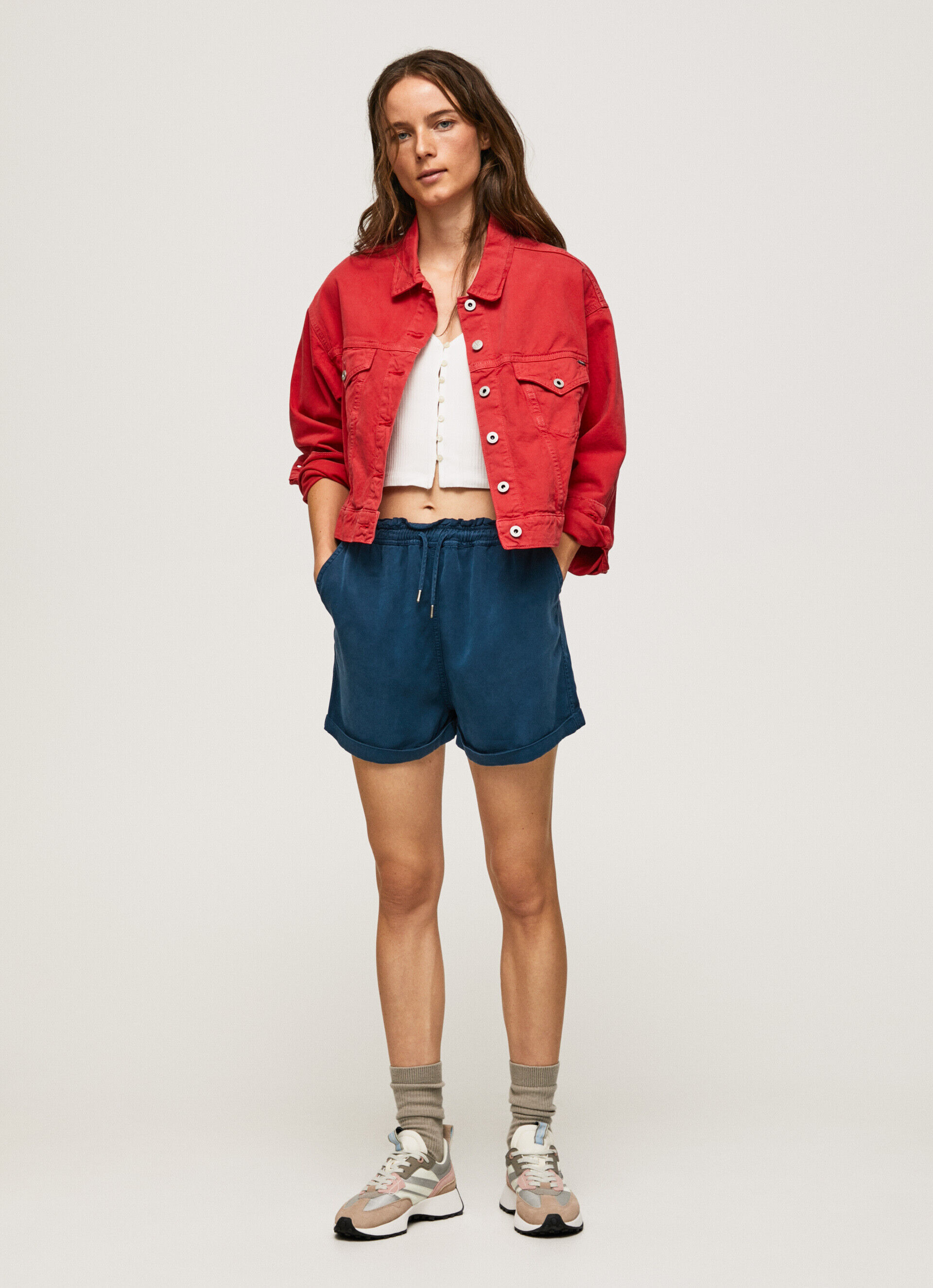 Jaqueta jeans corte regular - vermelho estúdio