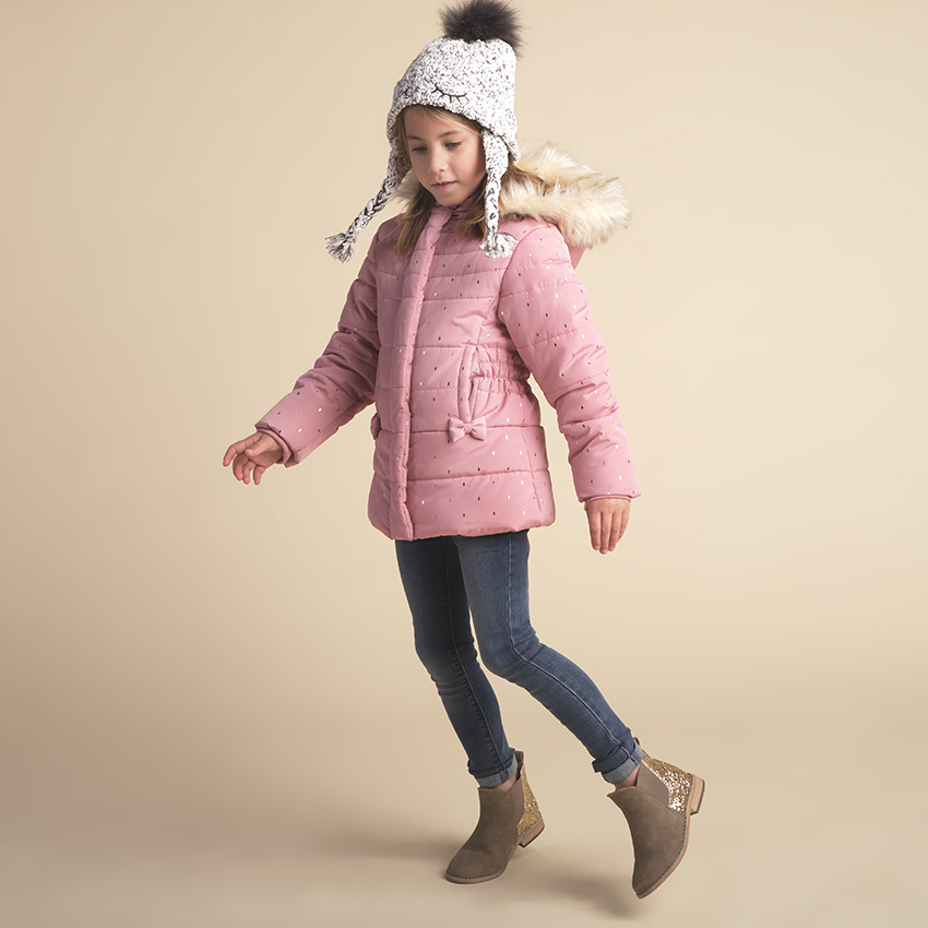 Bonnet péruvien en tricot avec détails brodés et pompon