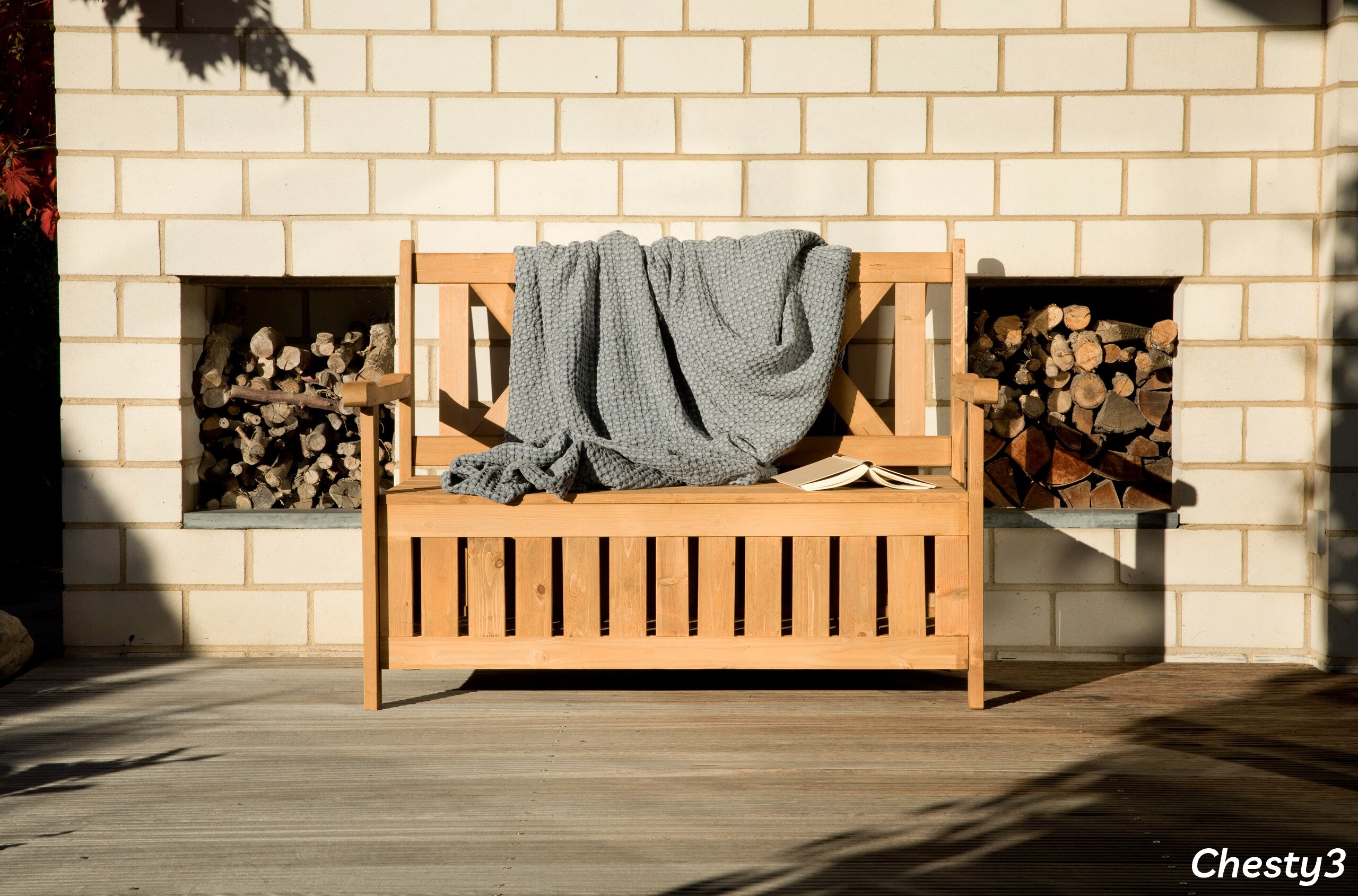 needs&wants® Gartenbank Holz wetterfest mit Stauraum und Abdeckung, 2-Sitzer Truhenbank Holzbank klassisch, Parkbank Sitzbank massiv Garten Outdoor mit Truhe, Naturholz Massivholz, dunkel-braun