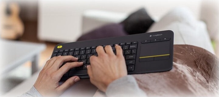 Logitech K400 Plus - Trådløs Tastatur Med Touchpad - Nordisk Layout - Sort
