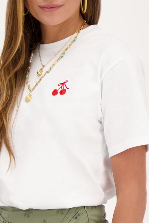 Wit T-shirt met rood kersje