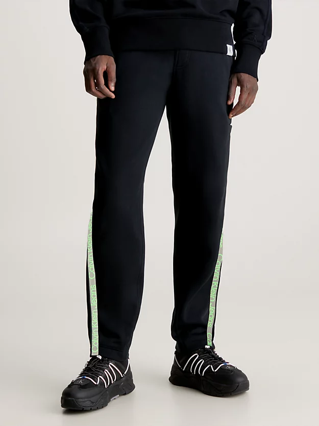 Calça de moletom com fita de logo e modelagem relaxada