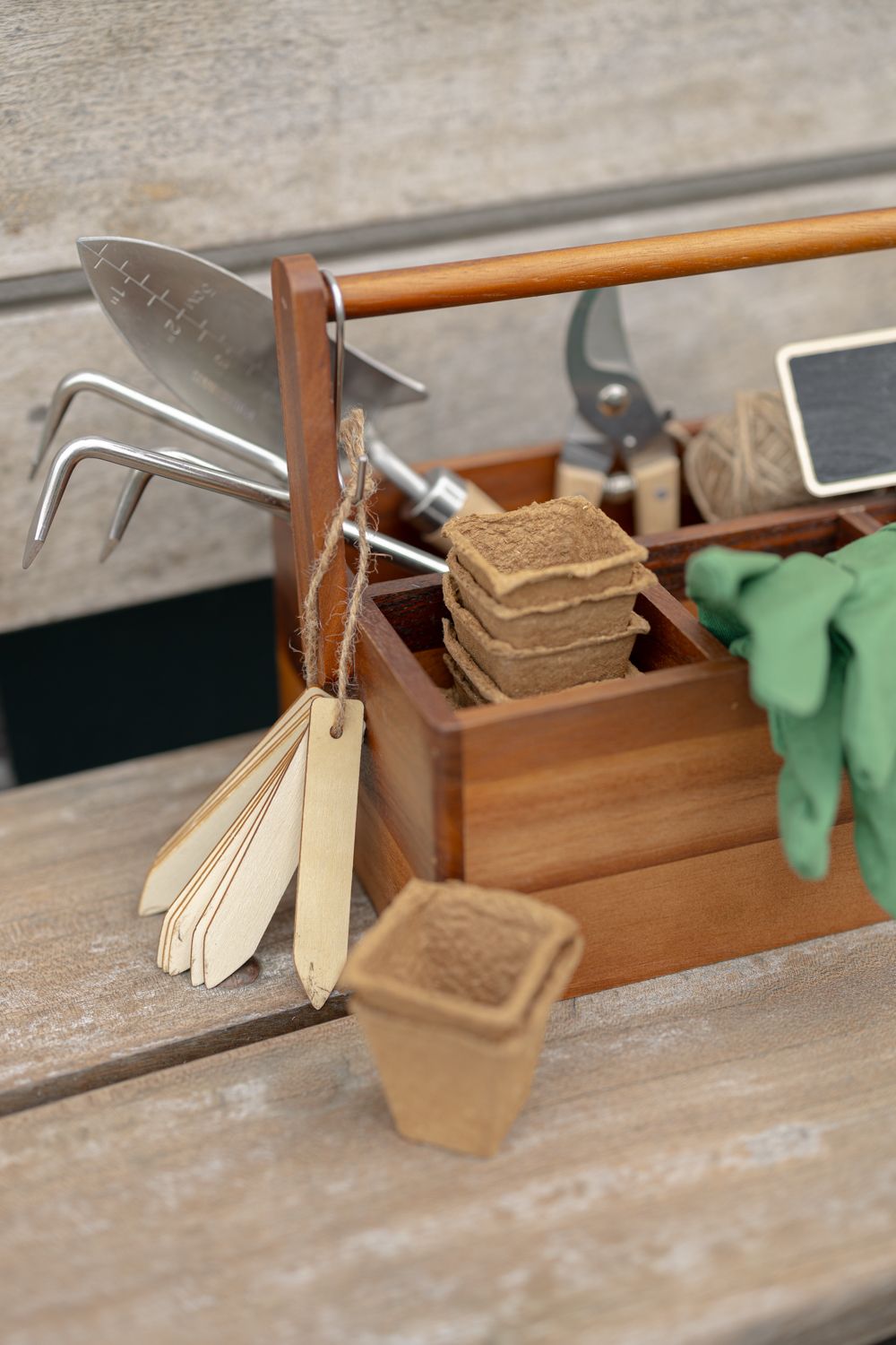 Opbergbak met 4 vakken en handvat, acaciahout, 33 x 21 x 21 cm