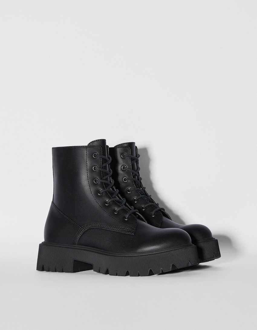 Botas de cano curto sem cadarço