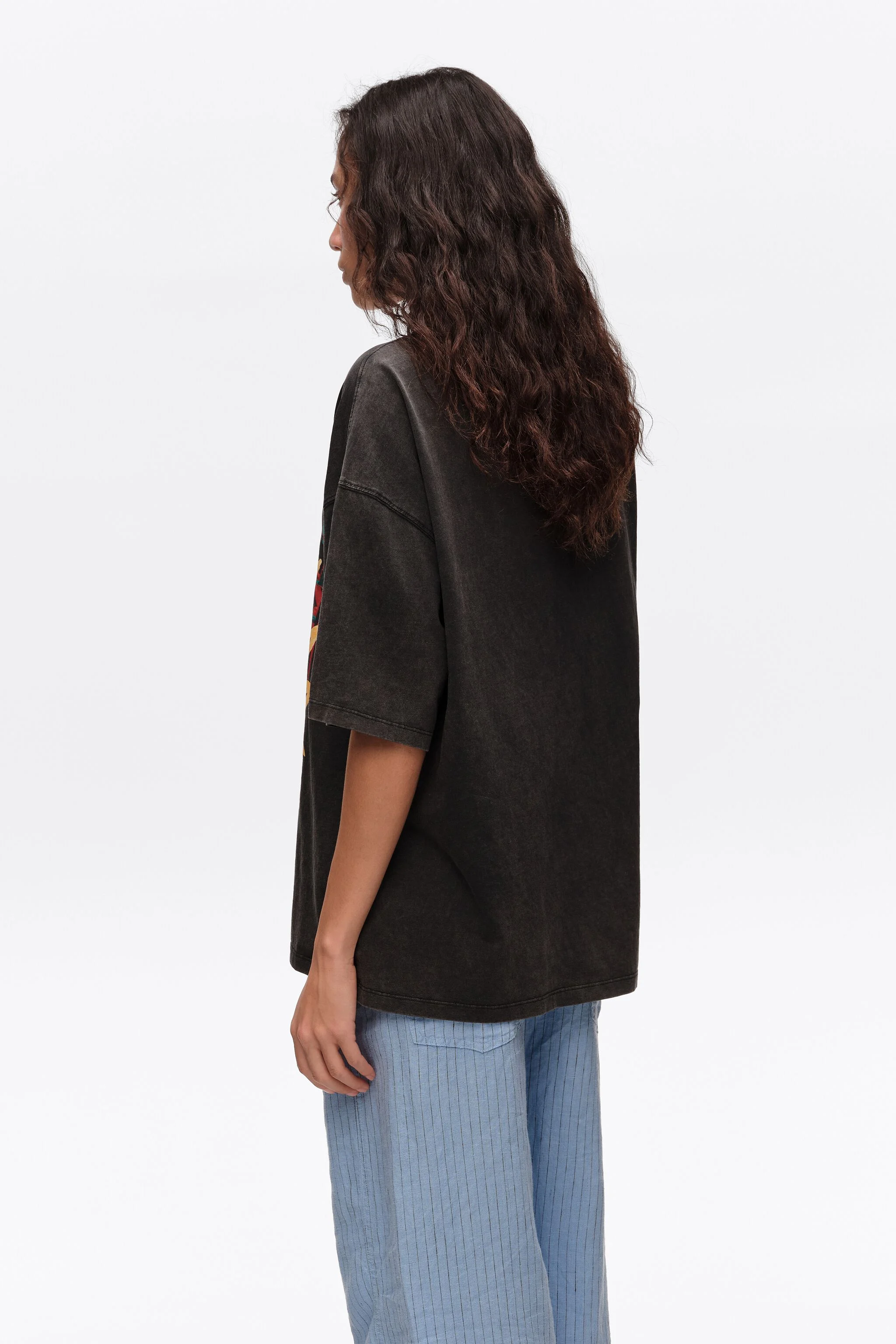Camiseta com o logotipo do Black Sun