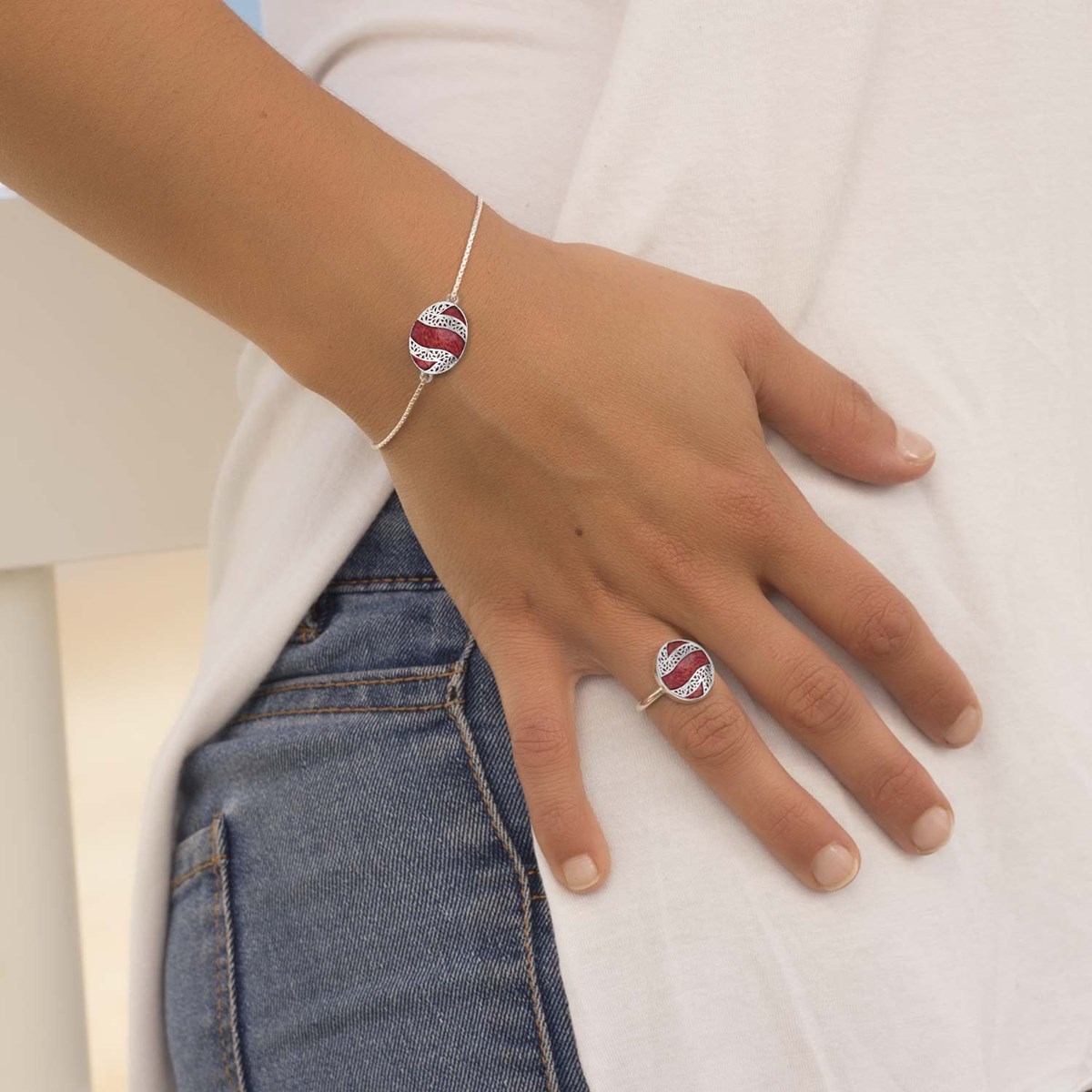 Bague Serti Corail Rouge et Dentelles d'Argent 925 : L'Élégance à votre Doigt | Aden