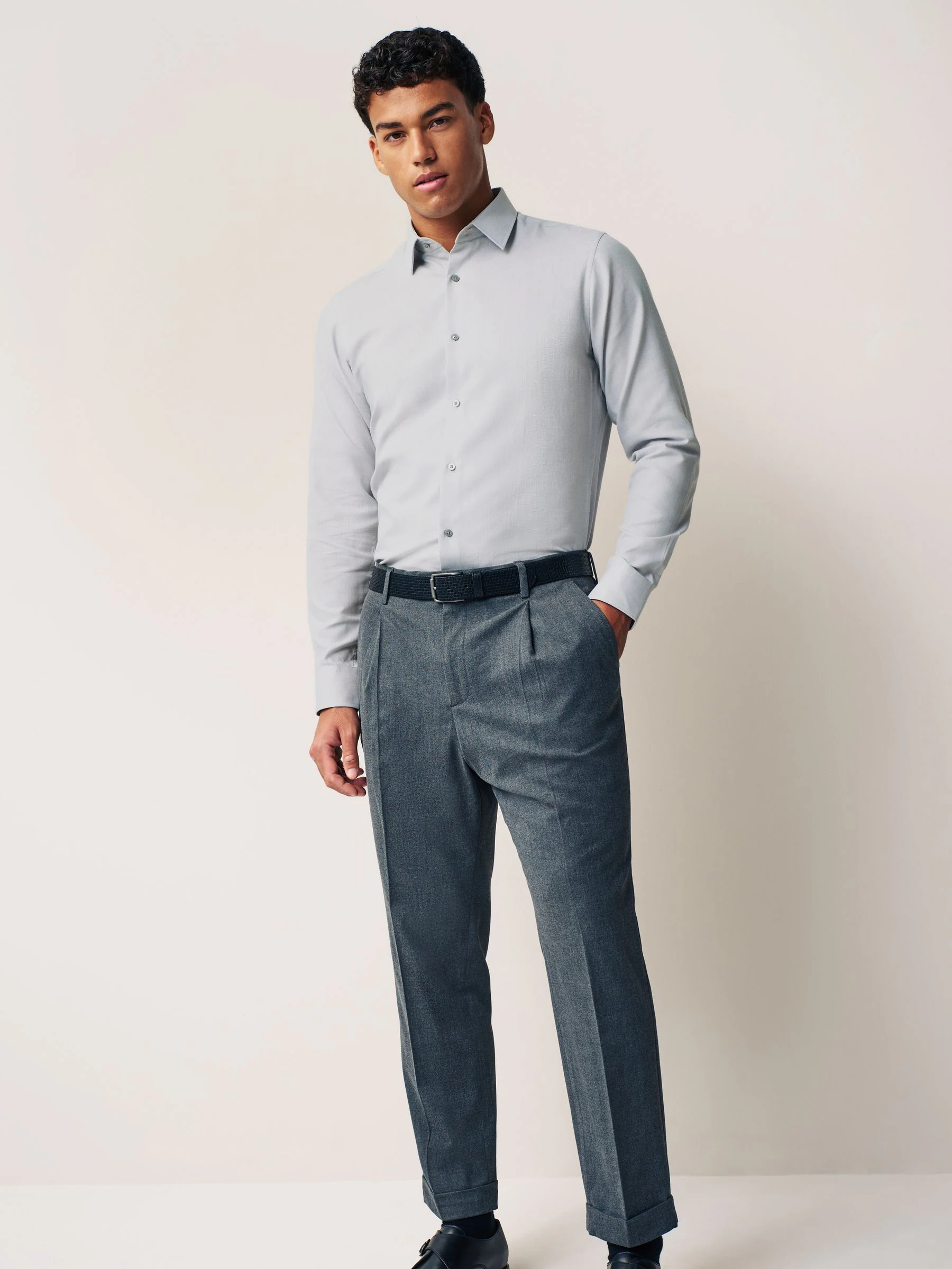 Lichtgrijs - Slim Fit - Onderhoudsvriendelijk, getextureerd, slim fit overhemd met enkele manchet