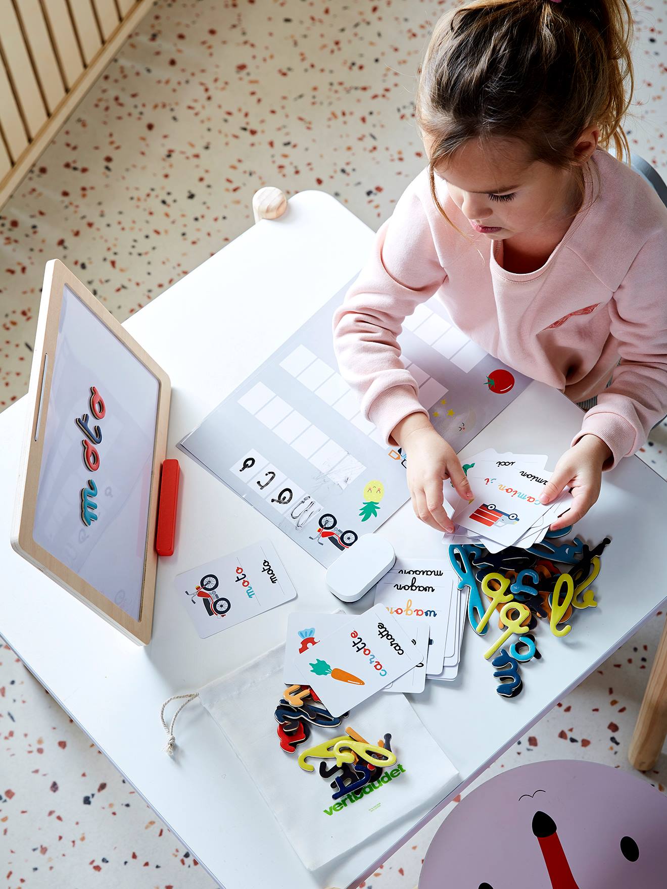 Kit de Aprendizagem de Letras e Palavras Multicolorido