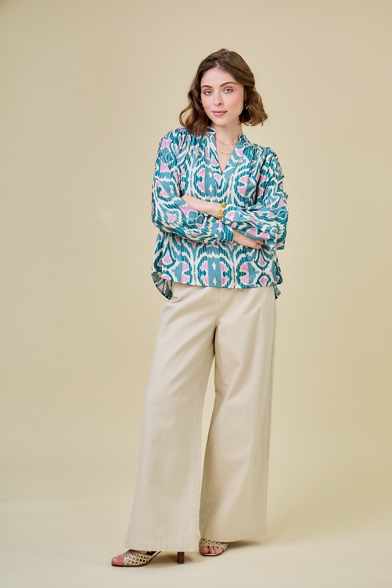 ATÉ BREVE<br>Blusa estampada, mangas compridas e decote em V