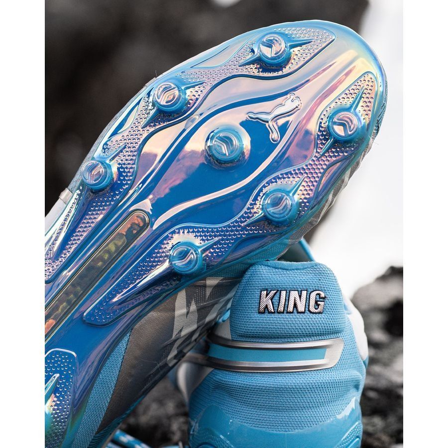 PUMA X Unisport King Ultimate FG/AG Conquer your Mountain - Blanc/Bleu/Argenté ÉDITION LIMITÉE
