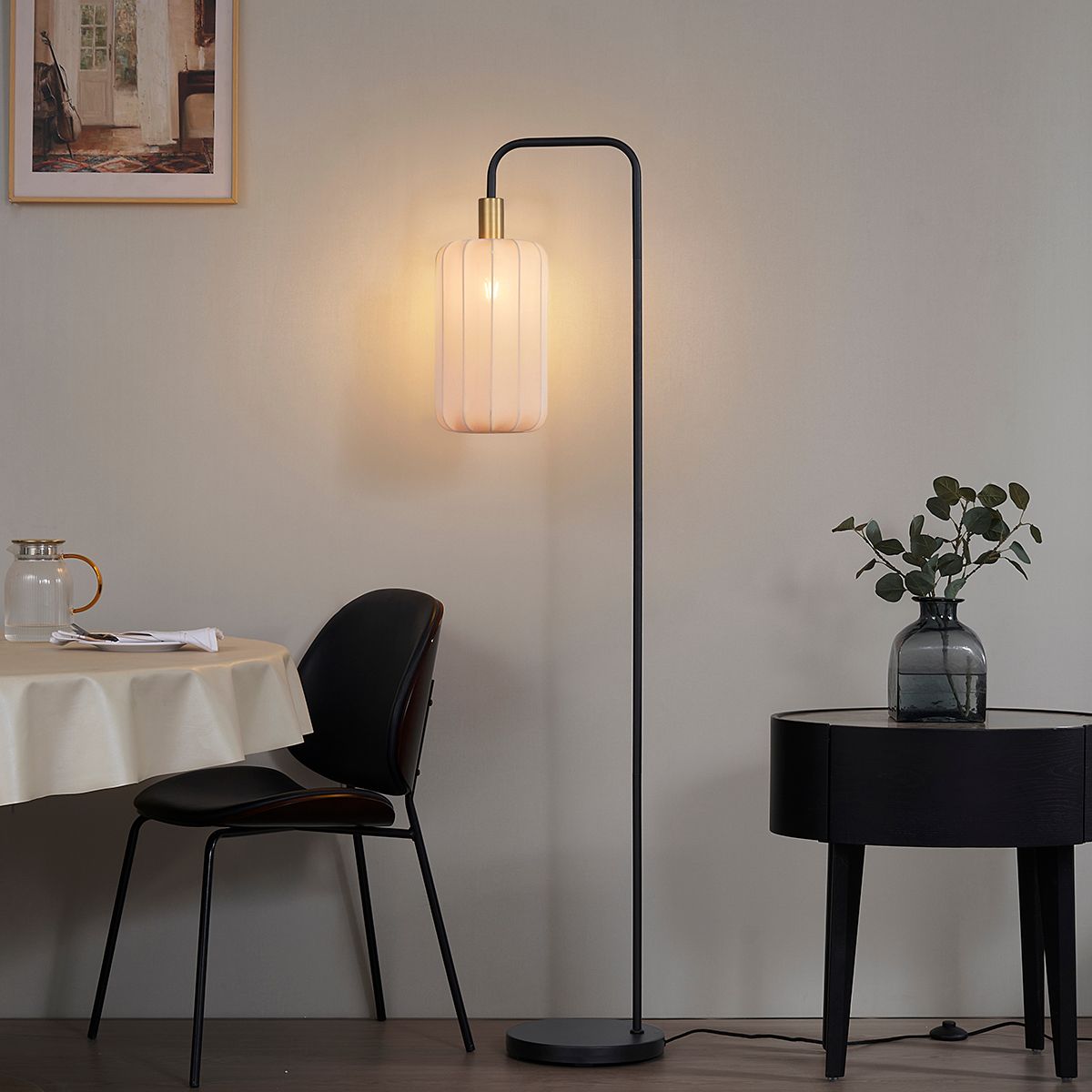 Japandi vloerlamp zwart met goud en beige kap - Pluni