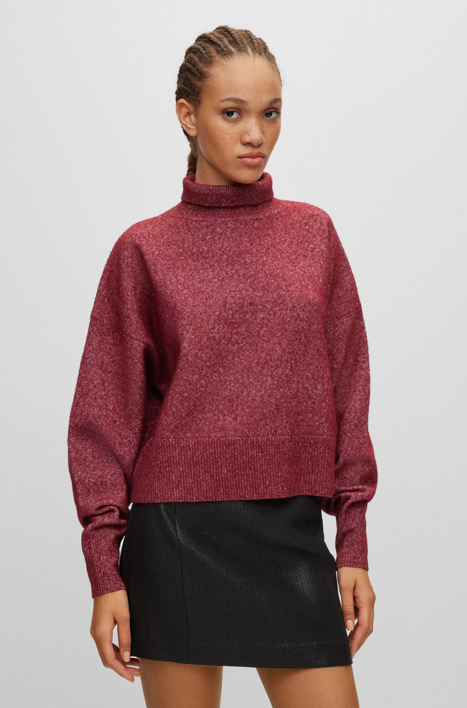 Suéter HUGO vermelho de modelagem ampla com gola alta.