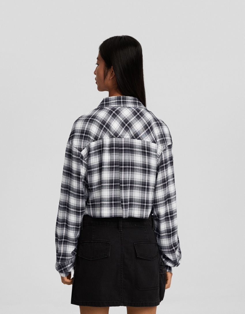 Camisa xadrez cropped de manga comprida