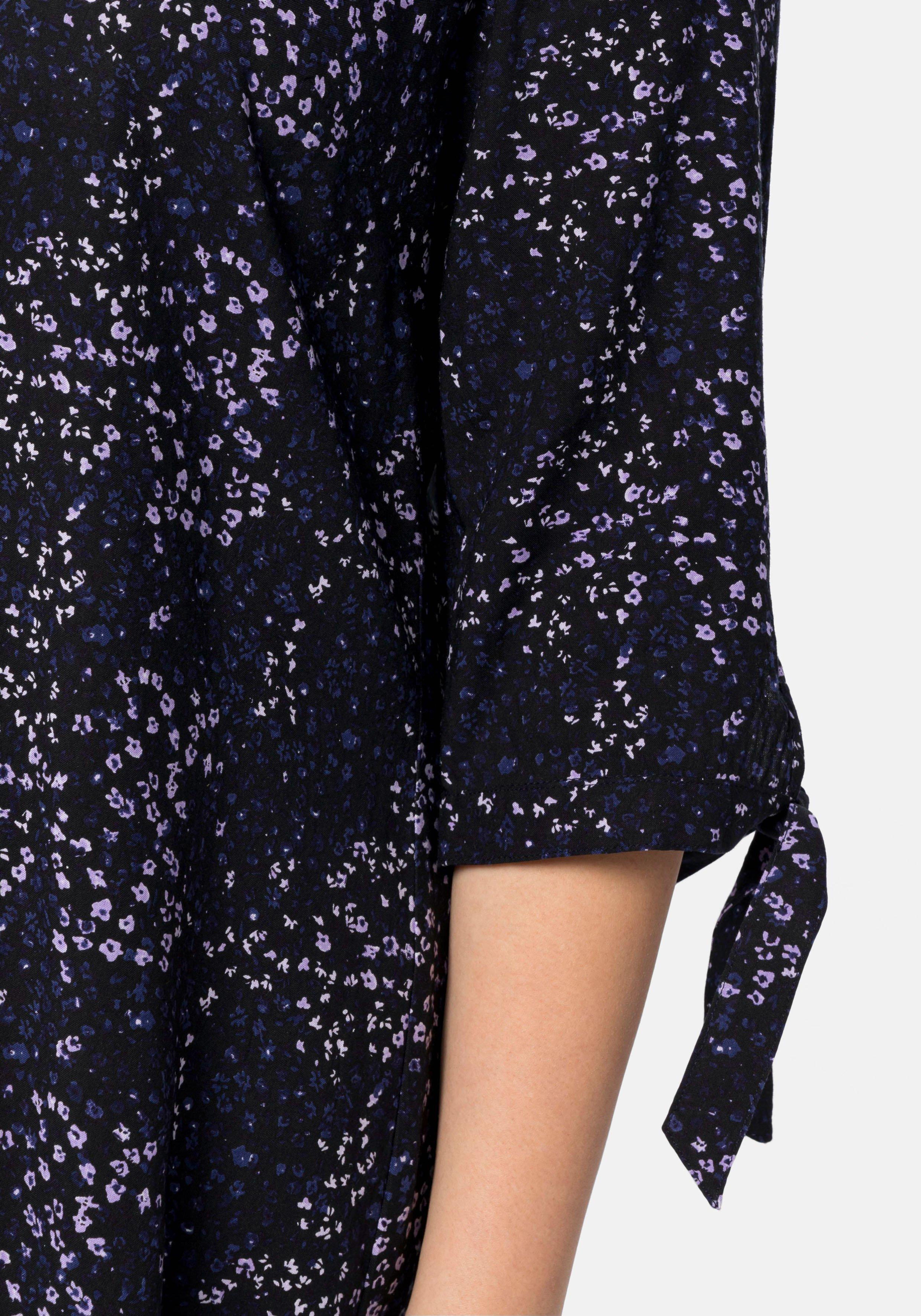 Kleid mit Minimal-Alloverprint und 3/4-Ärmeln