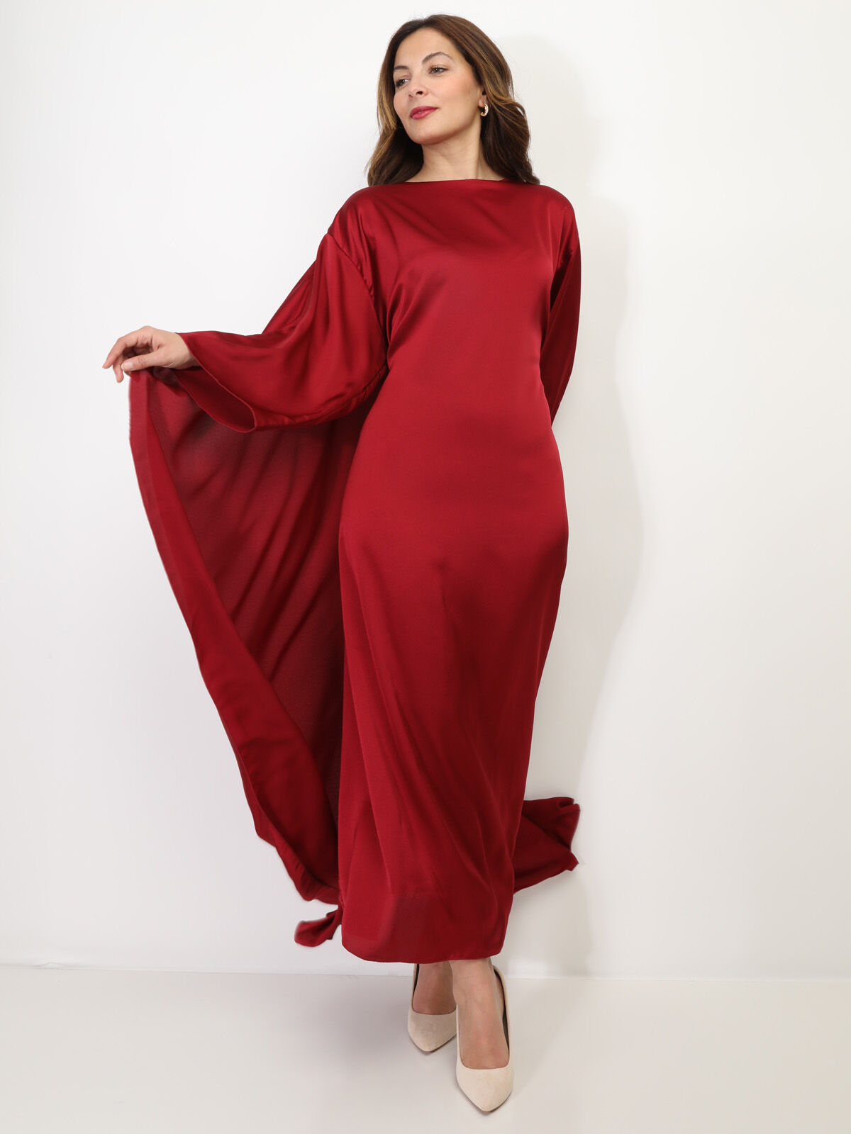 Robe cape satinée et ceinturée- Bordeaux