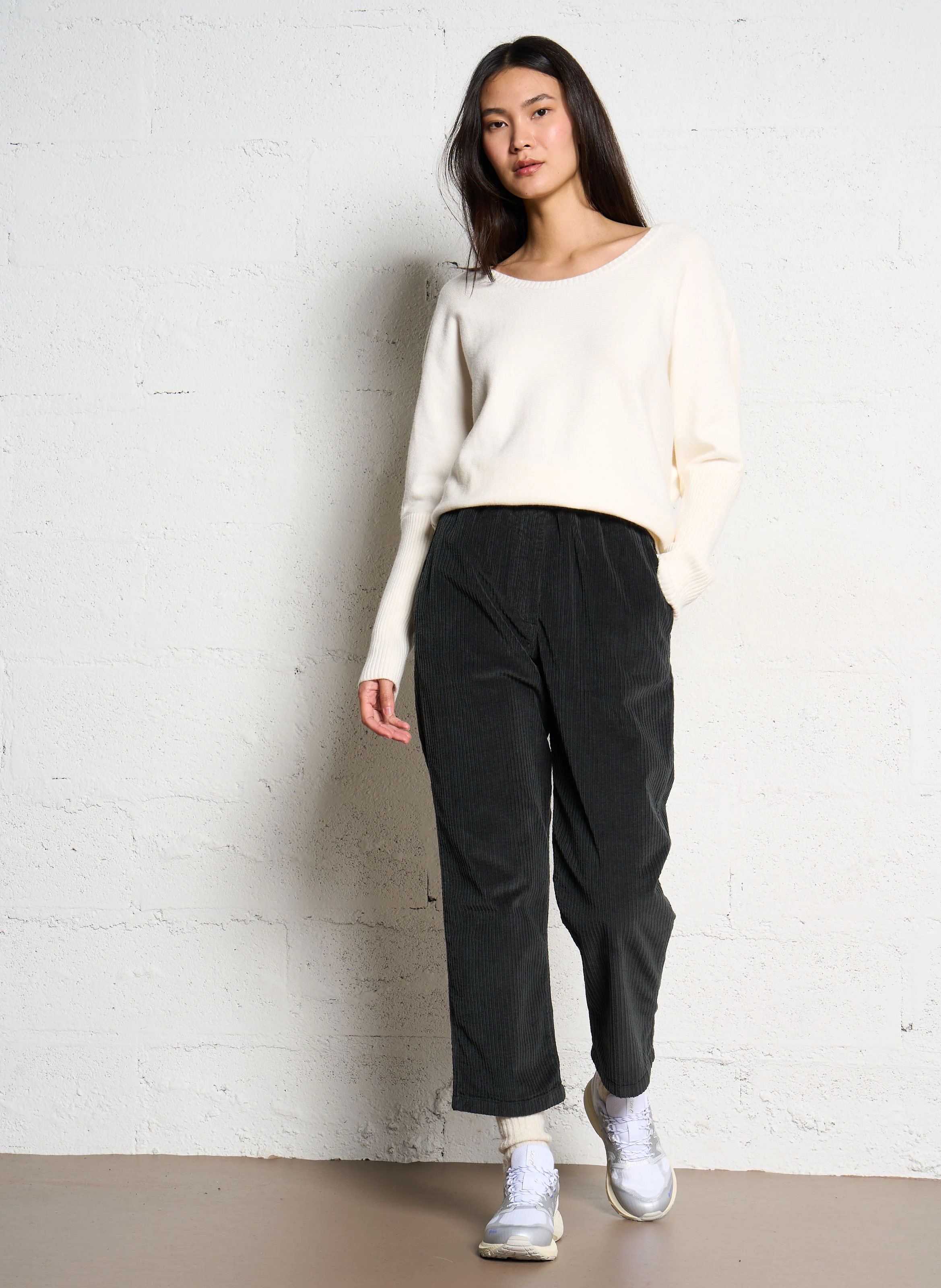 MKNOT - Pull col rond dos en V | Beige